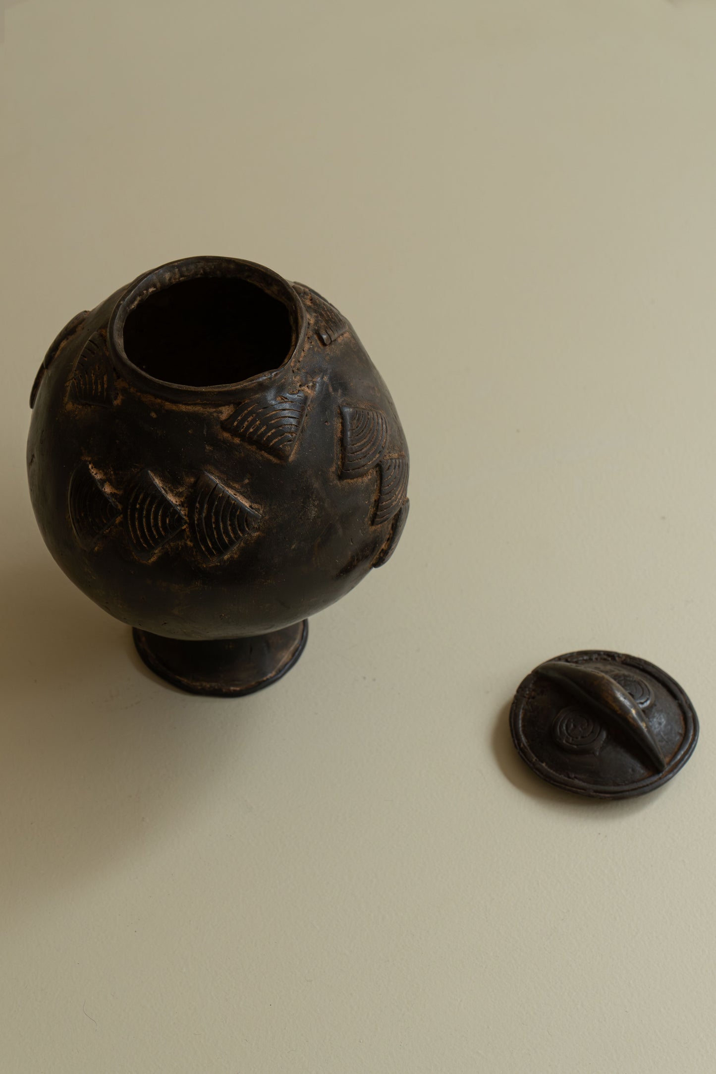 BOÎTE AKAN EN BRONZE