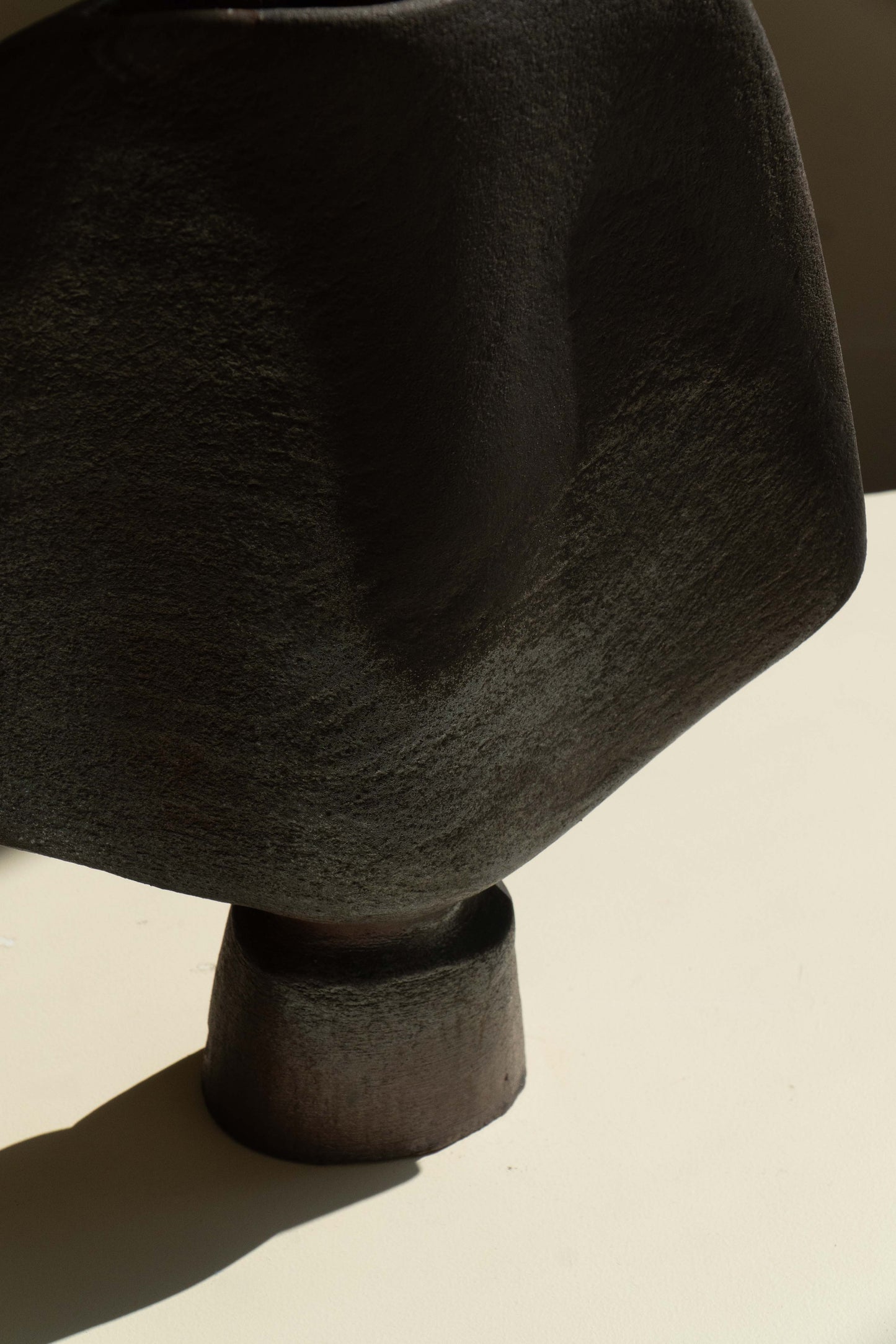 GRAND VASE DANAÏDE CUISSON BOIS