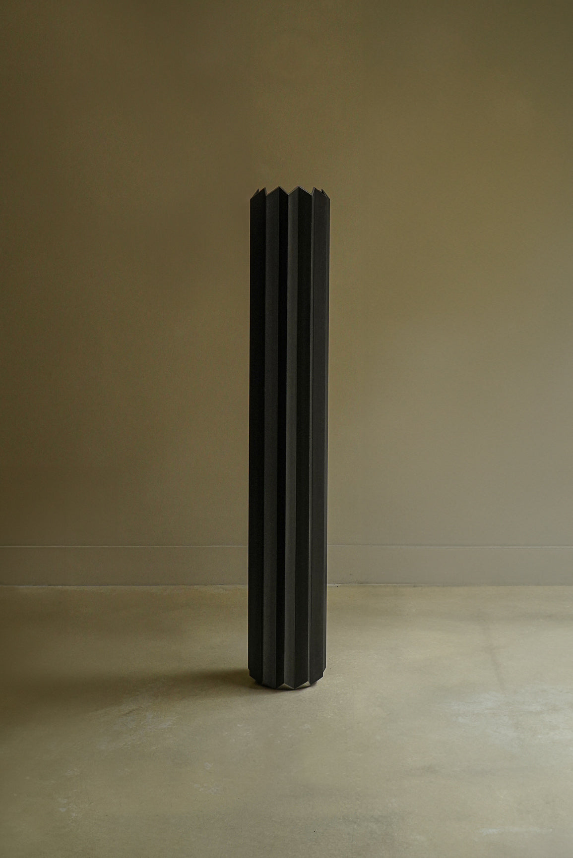 VASE CATHÉDRALE ACIER