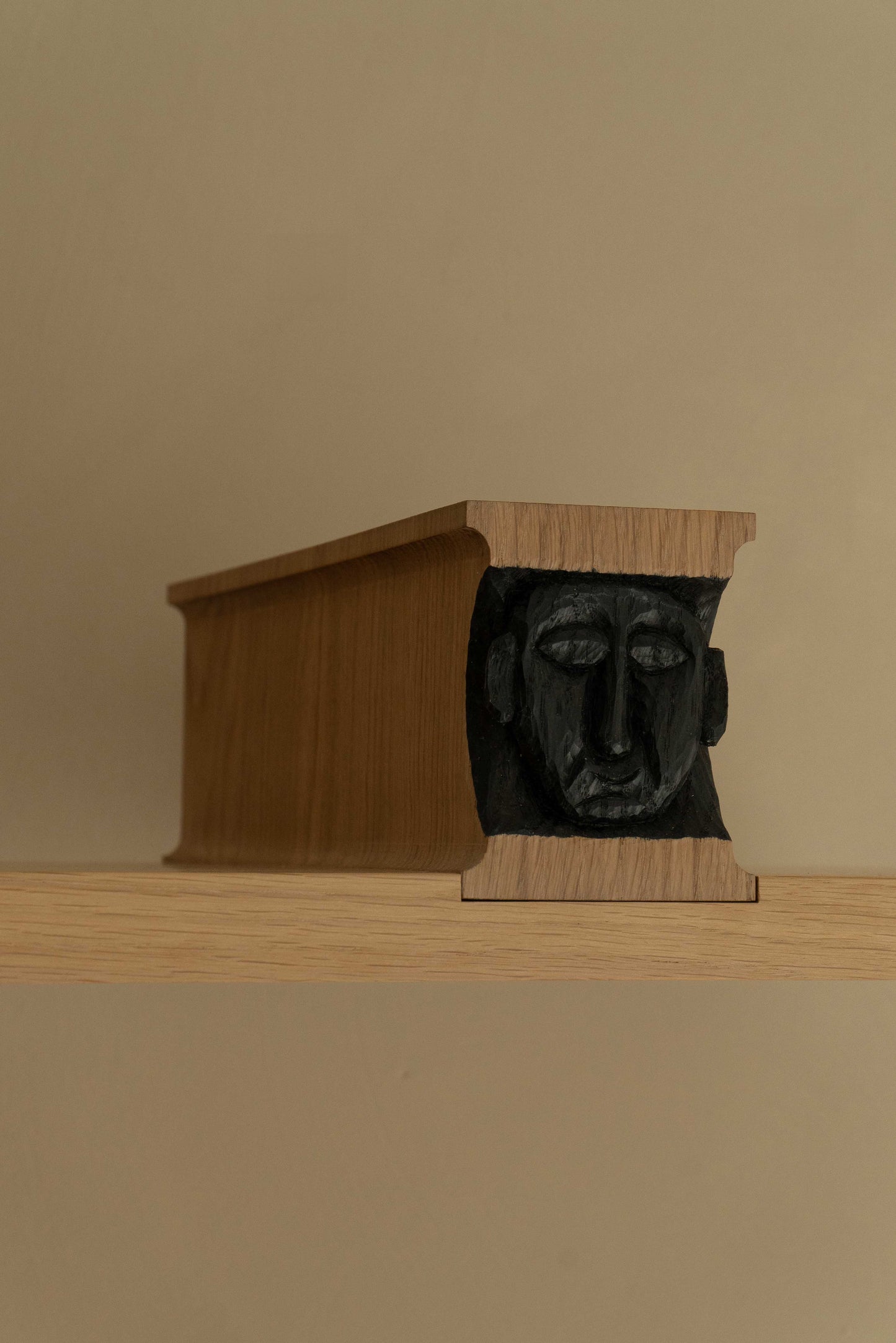 ÉTAGÈRE ROMAN