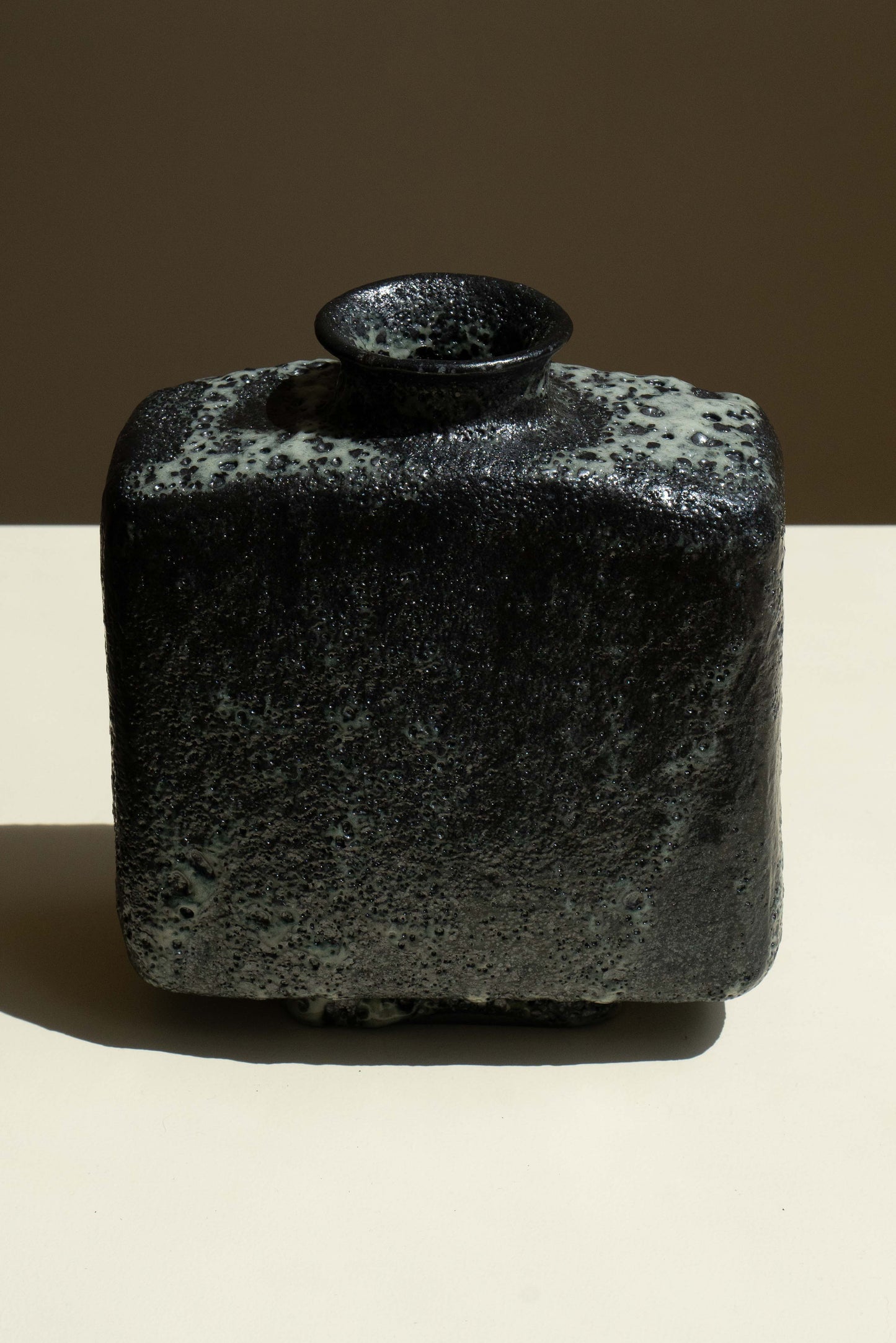 VASE NOIR