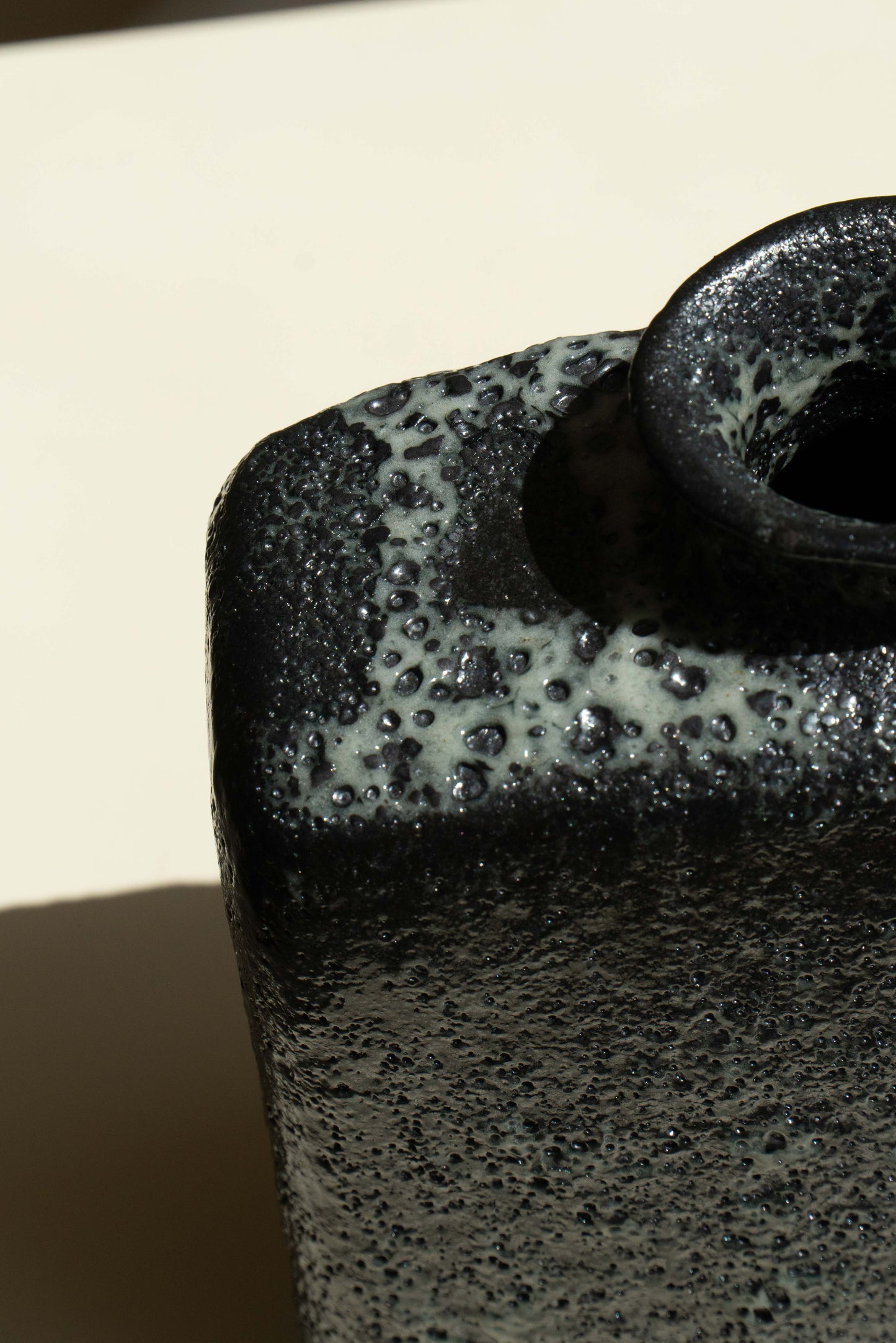 VASE NOIR