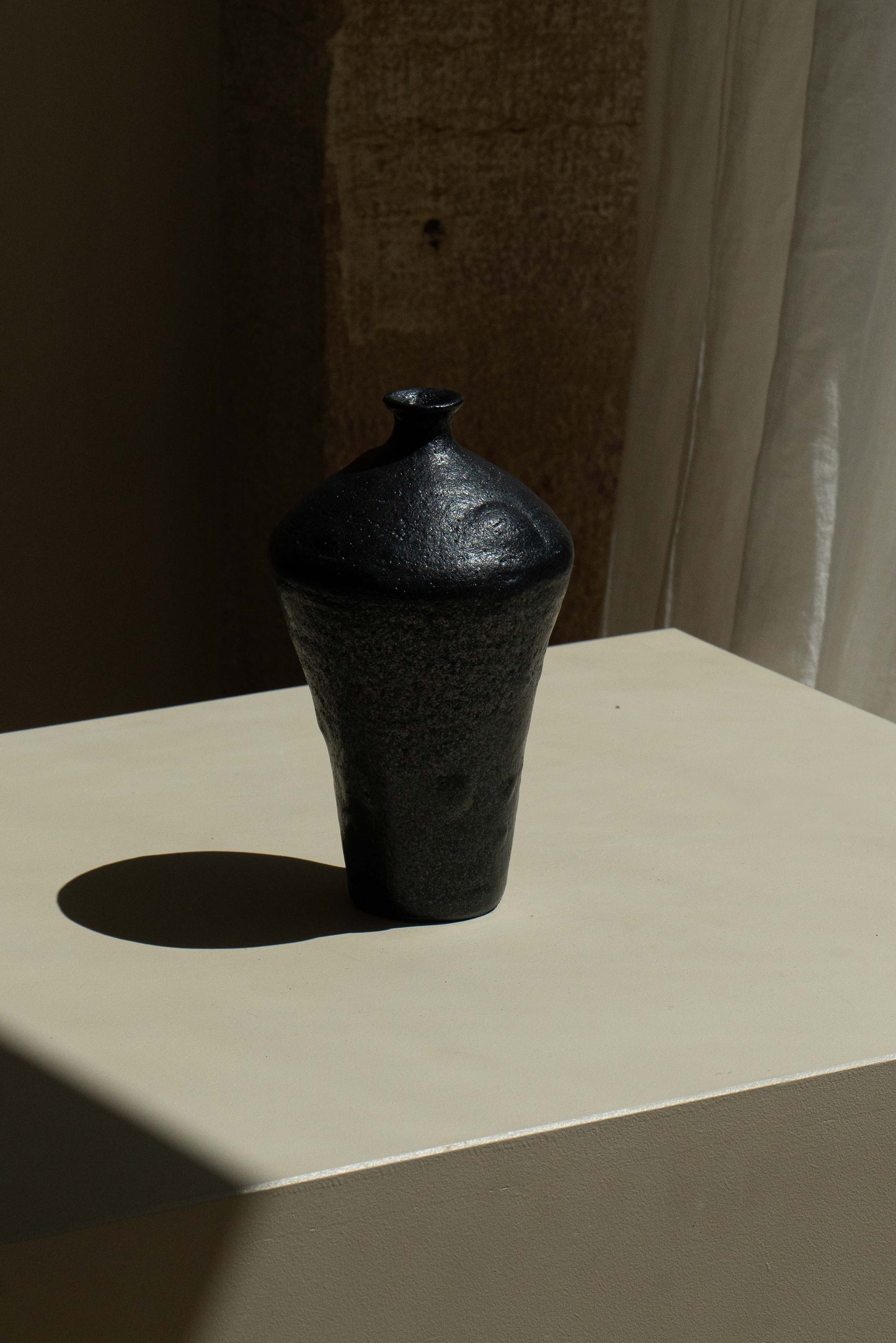 VASE ÉPAULE NOIR