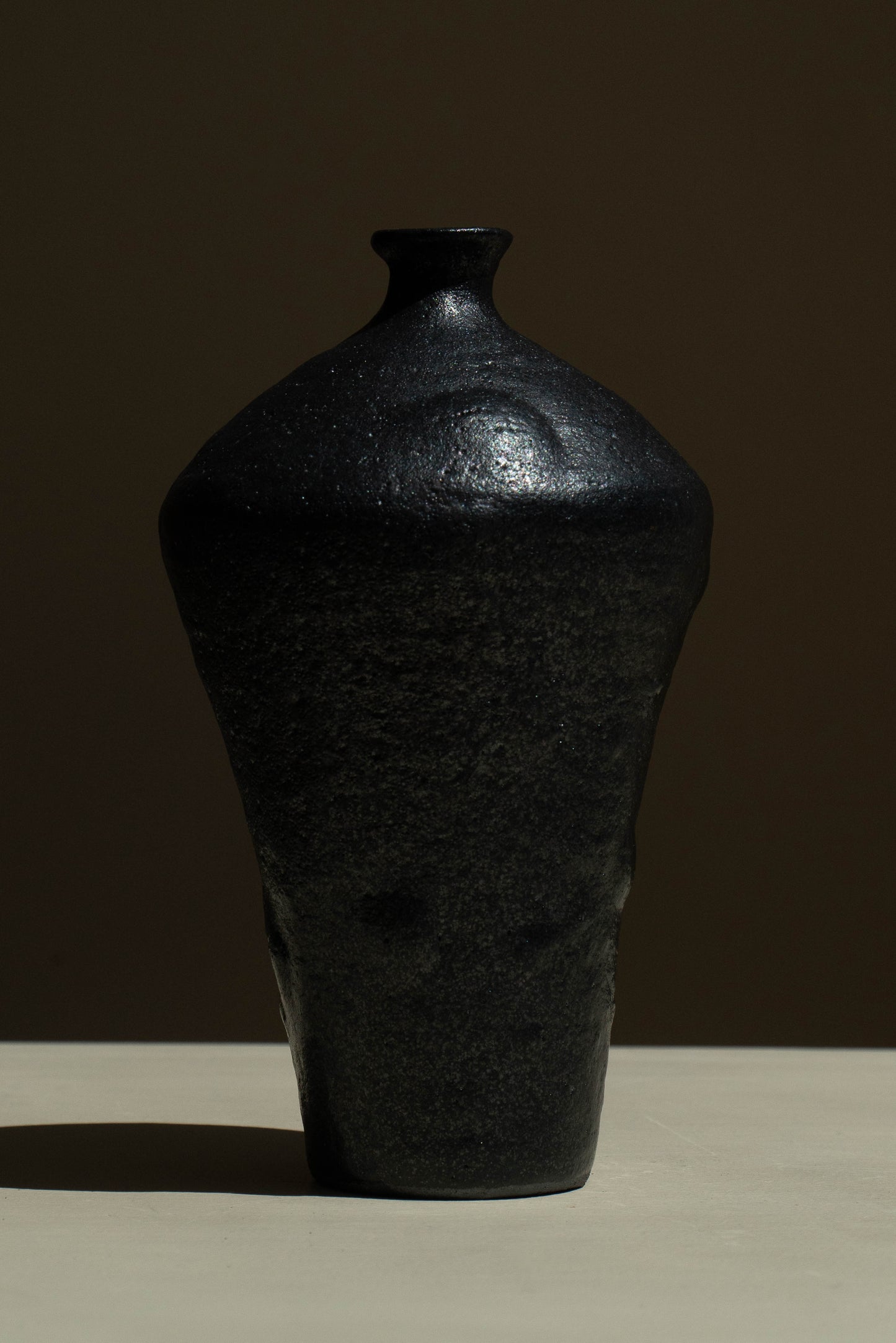 VASE ÉPAULE NOIR