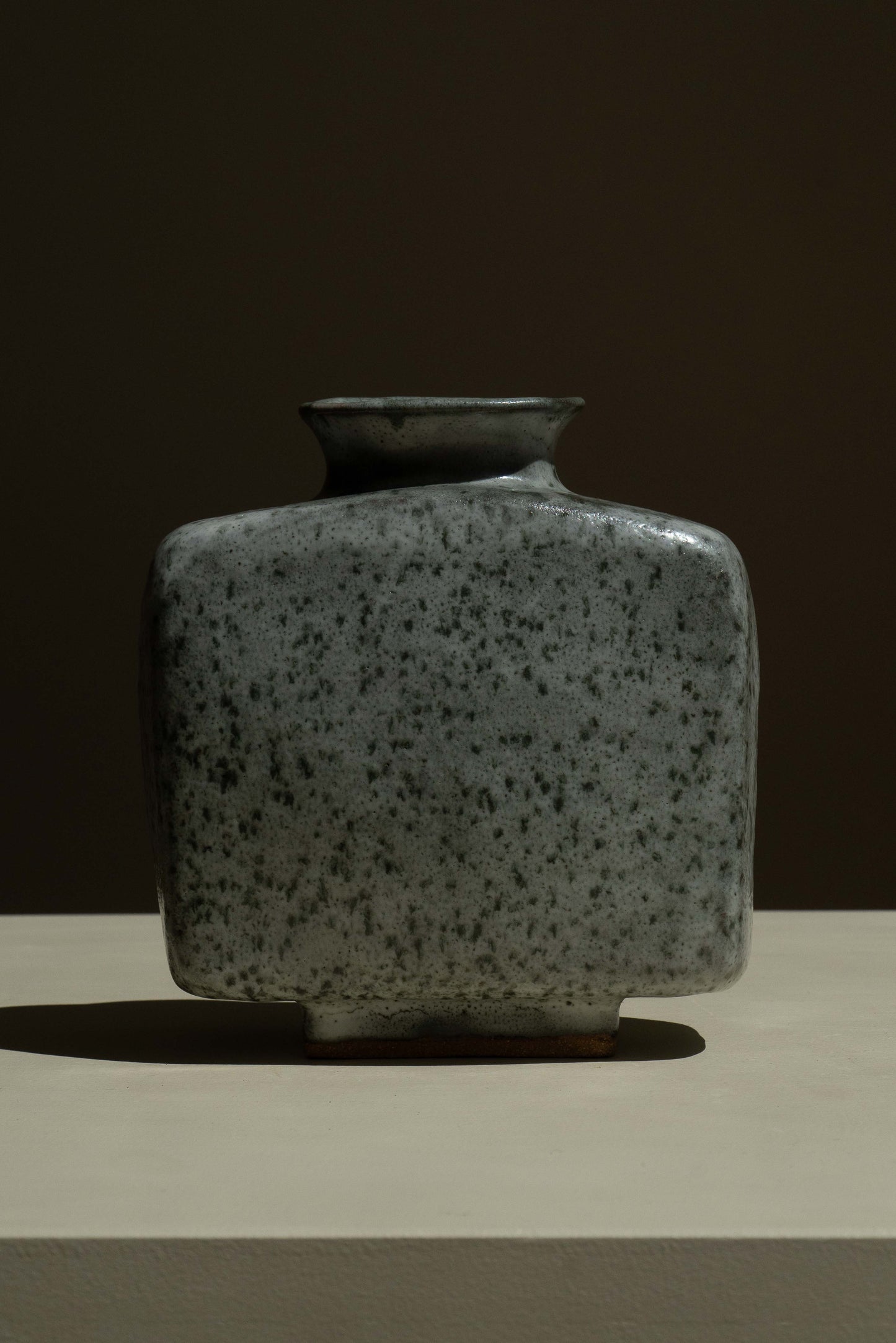 VASE GRIS