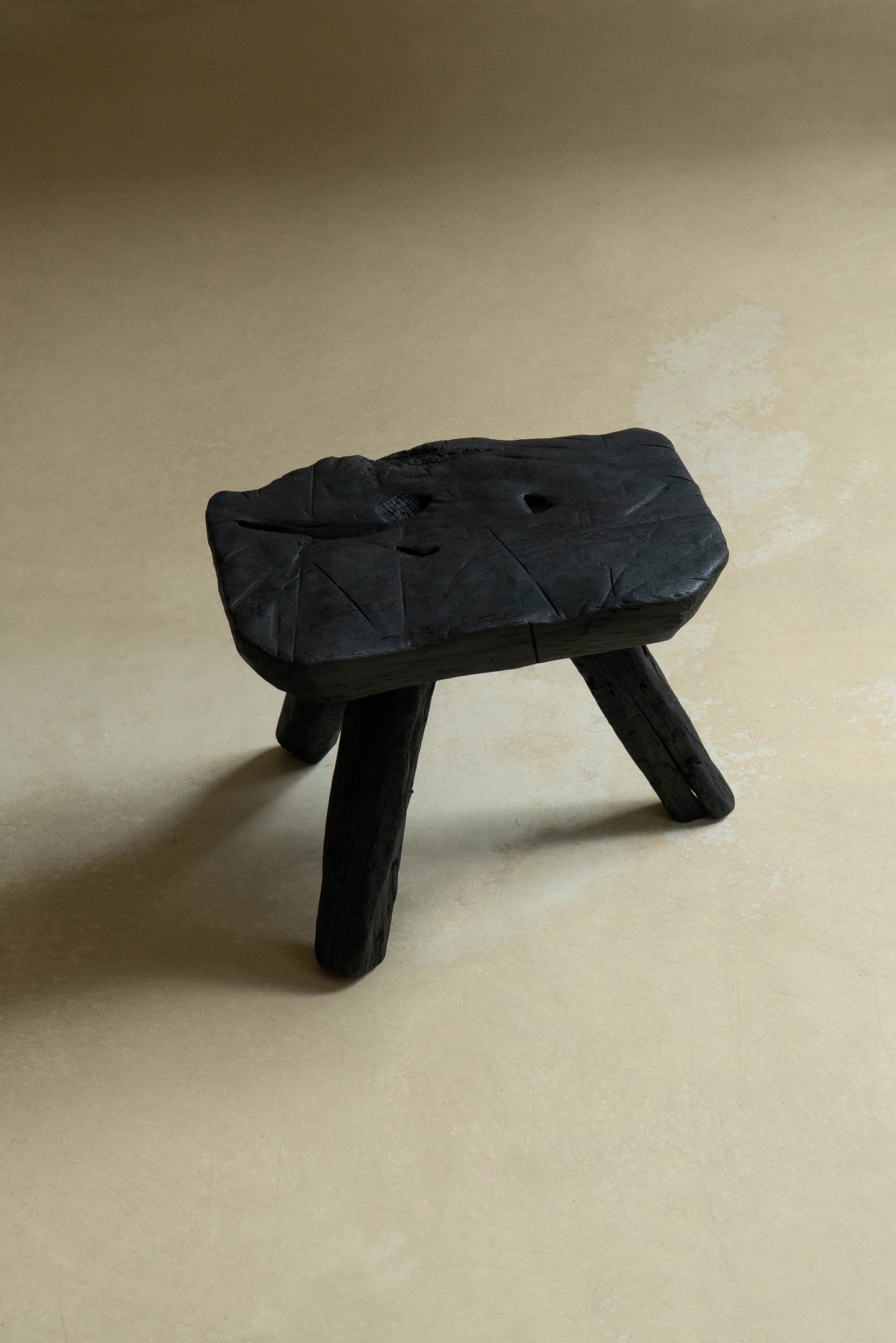 Tabouret bois brûlé