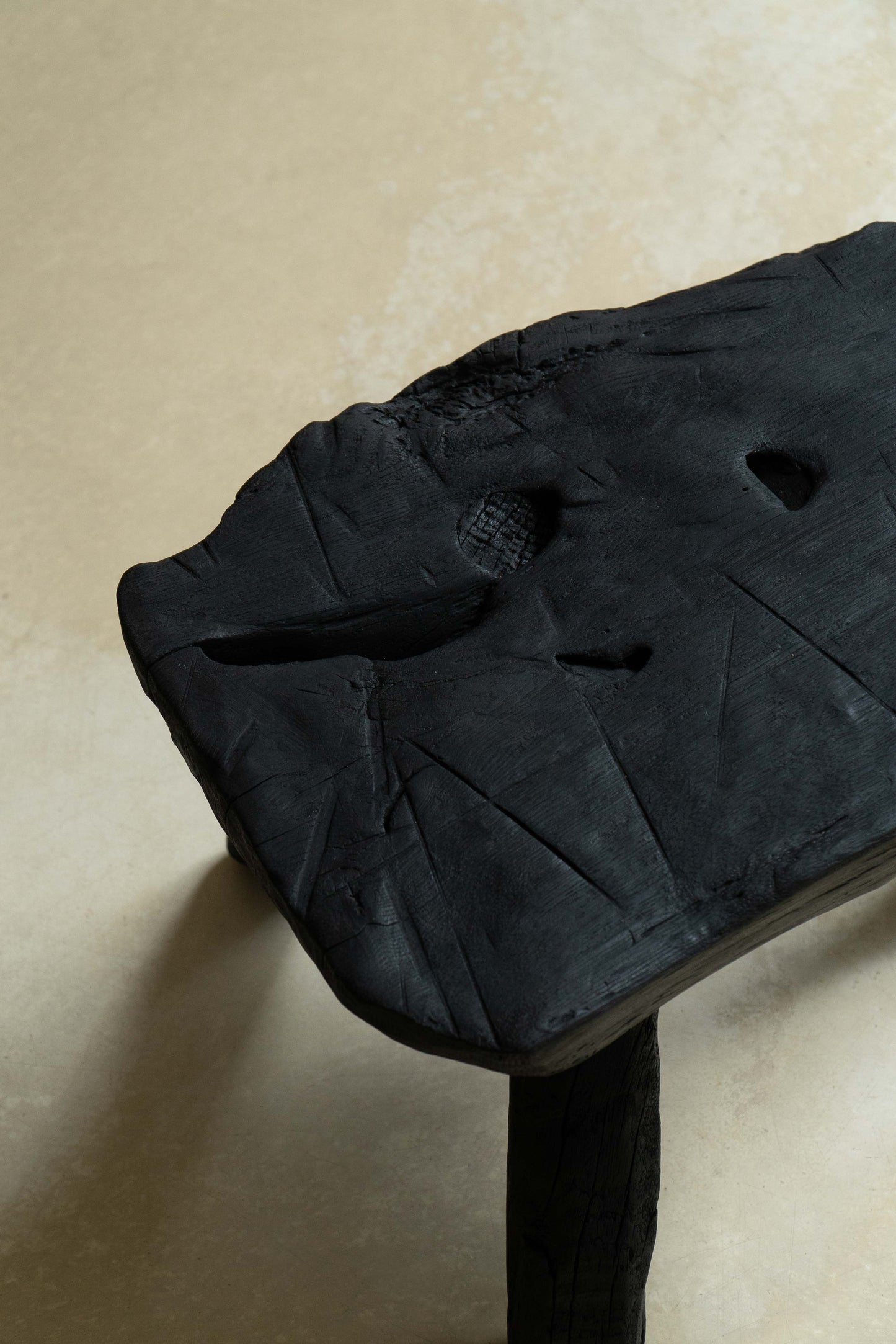 Tabouret bois brûlé