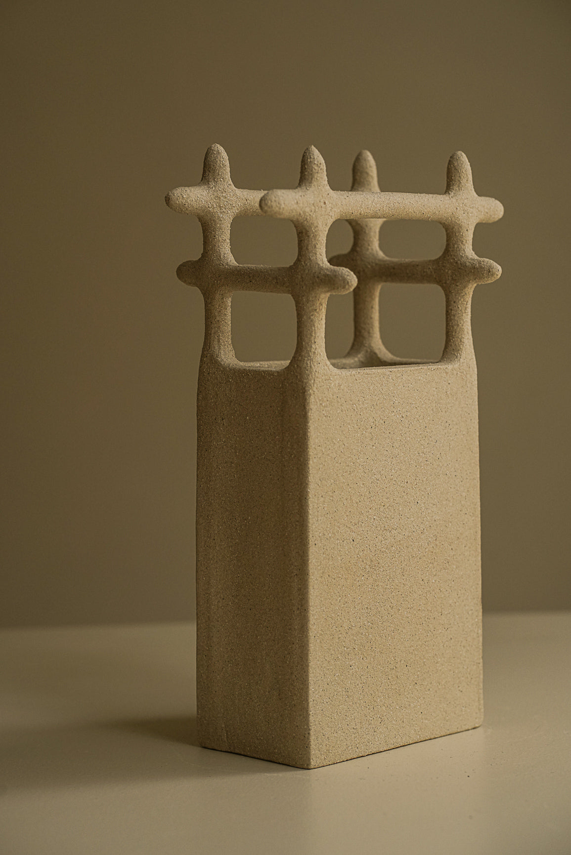 VASE SCULPTURAL