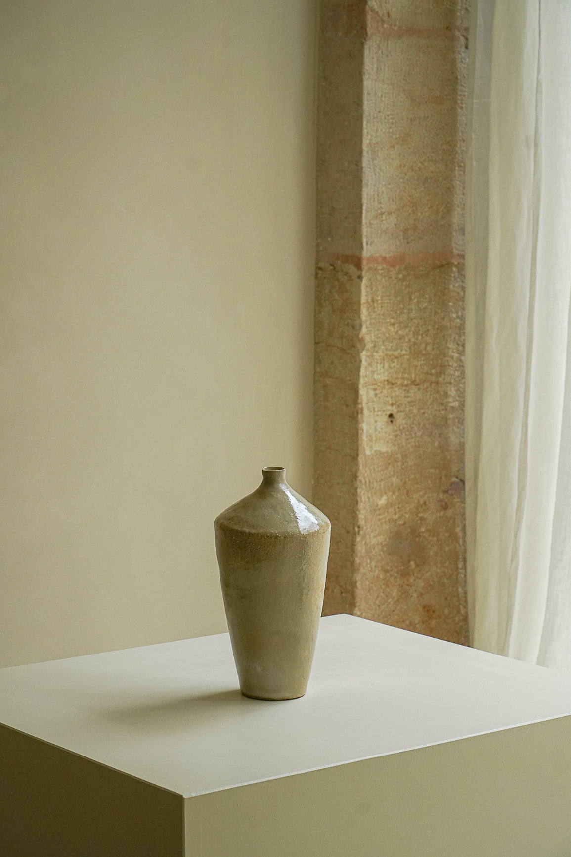 VASE OCHRE 9