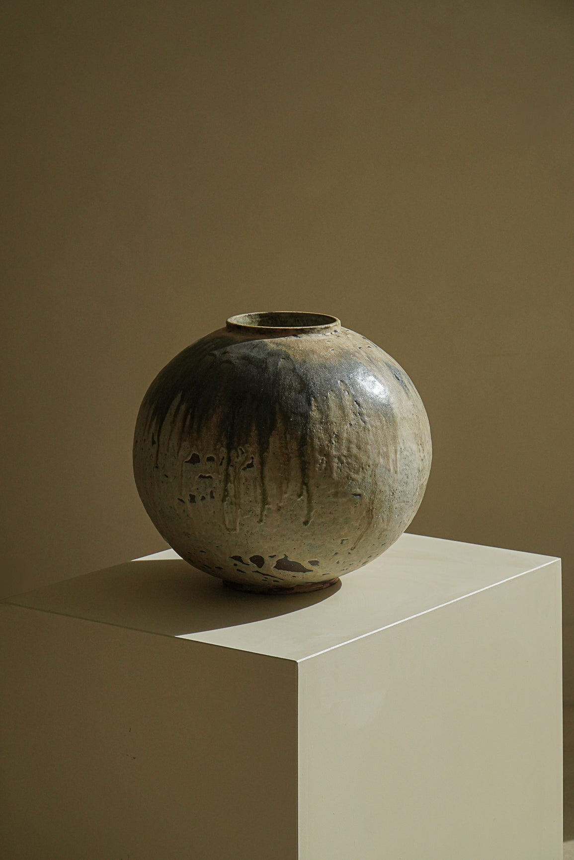 VASE MOON JAR