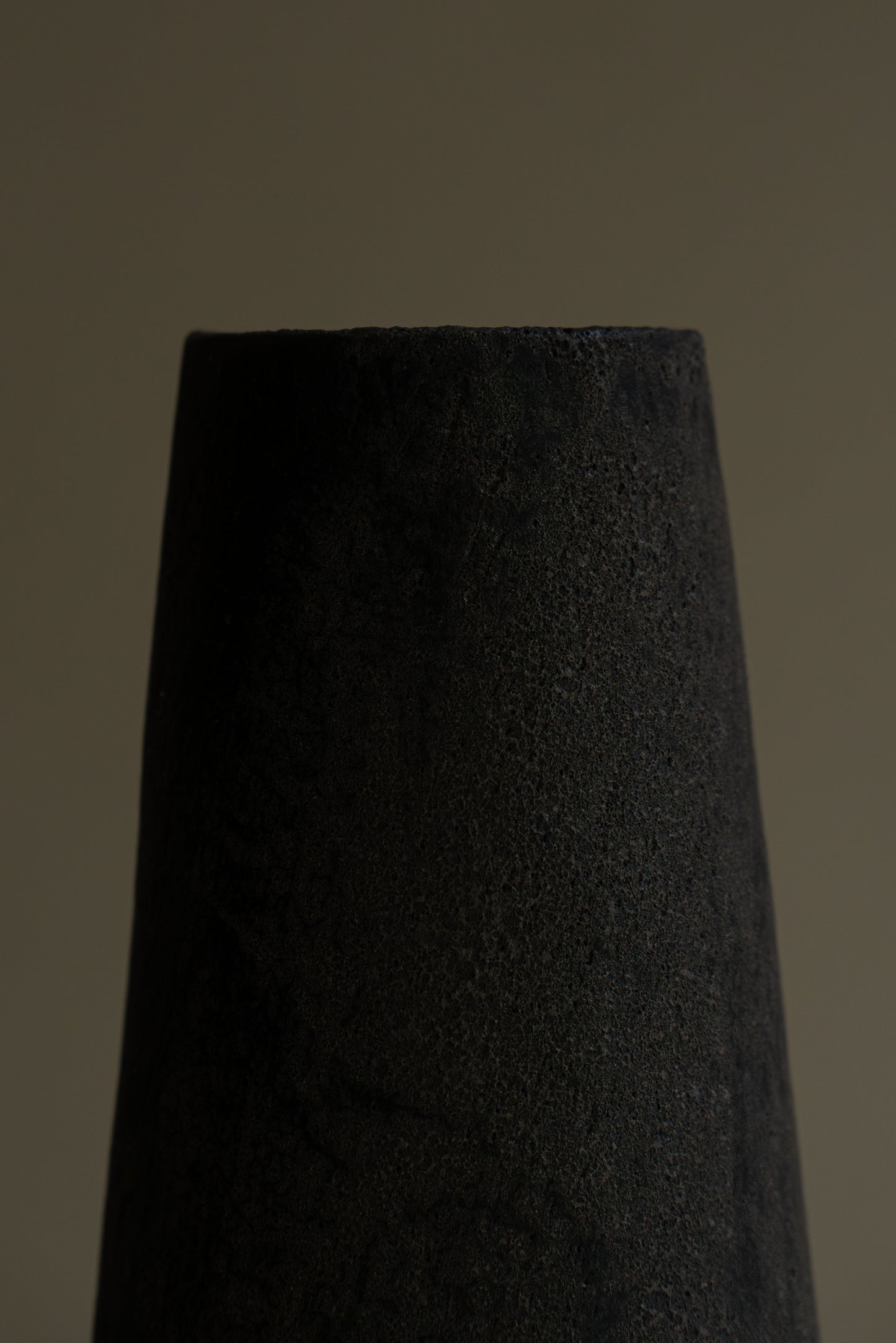 VASE SILHOUETTE CRATÈRE NOIR