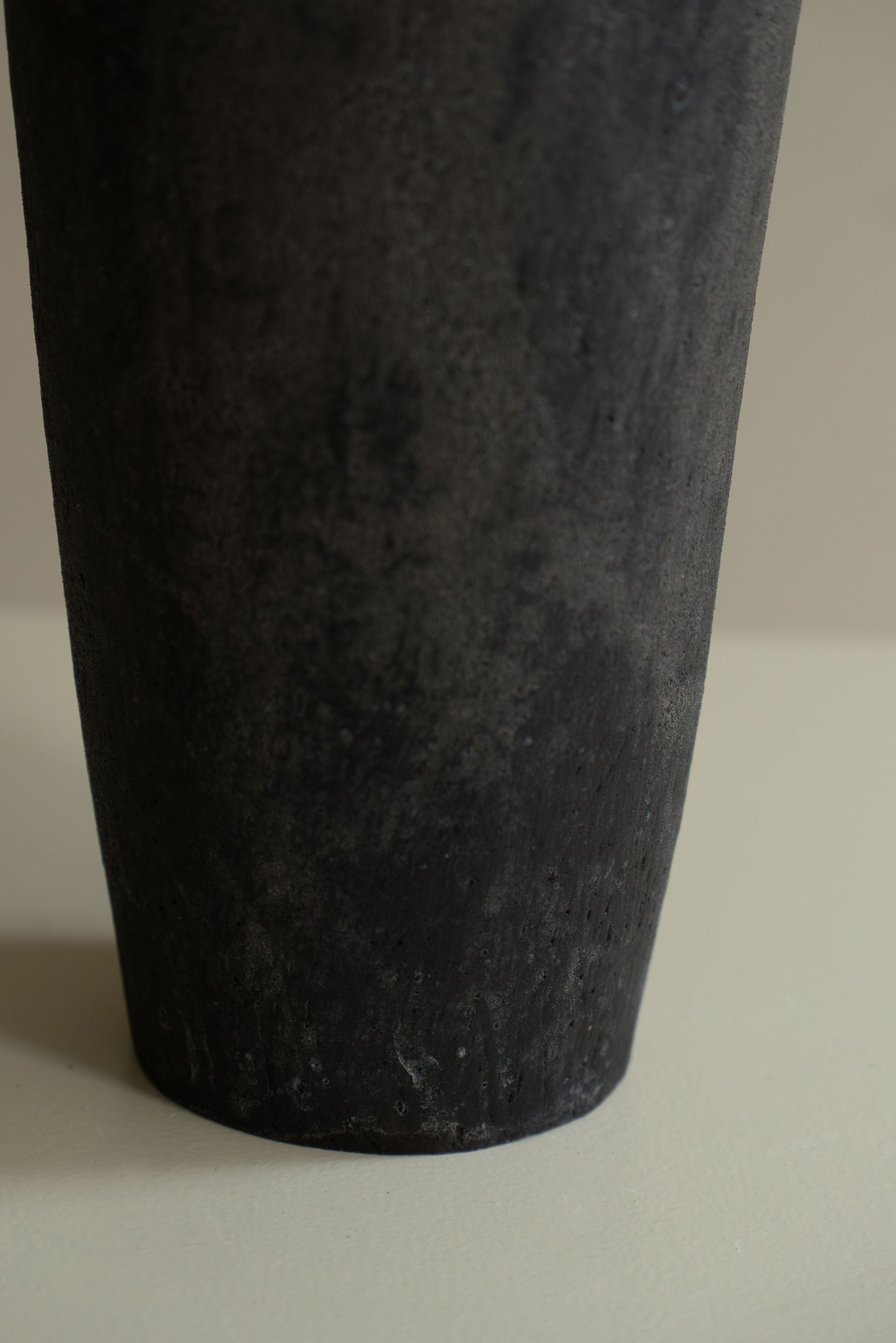 VASE SILHOUETTE CRATÈRE NOIR