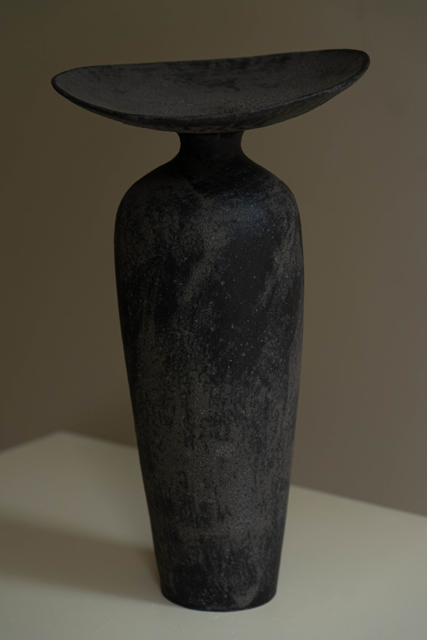 VASE COROLLE CRATÈRE NOIR
