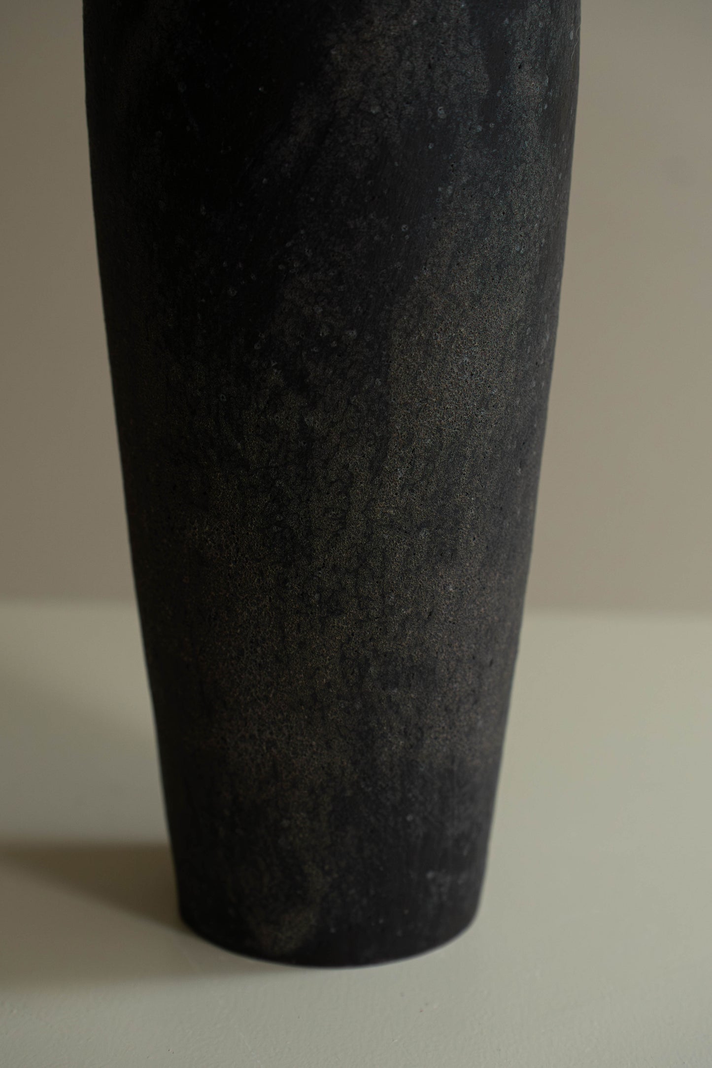 VASE COROLLE CRATÈRE NOIR