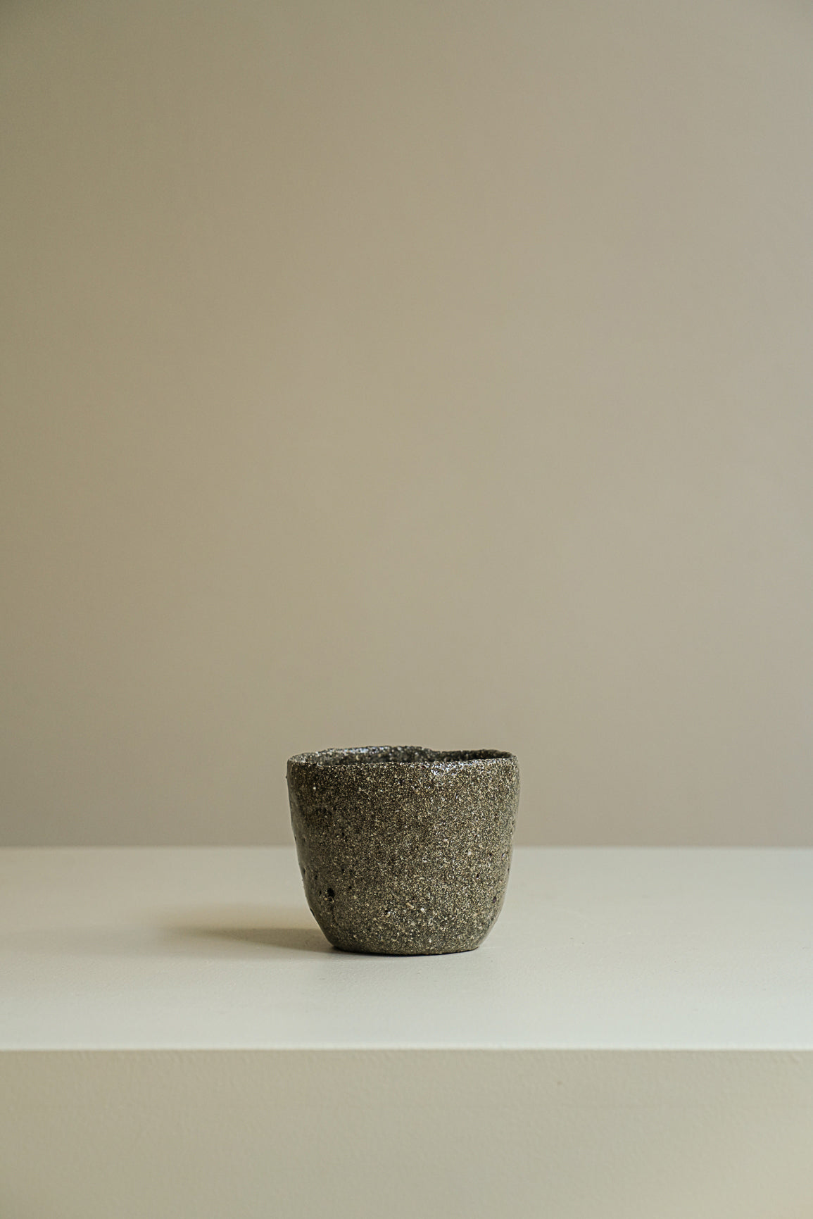 TASSE EN GRÈS SAUVAGE