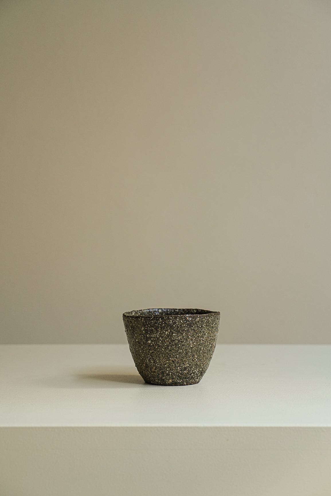 TASSE EN GRÈS SAUVAGE
