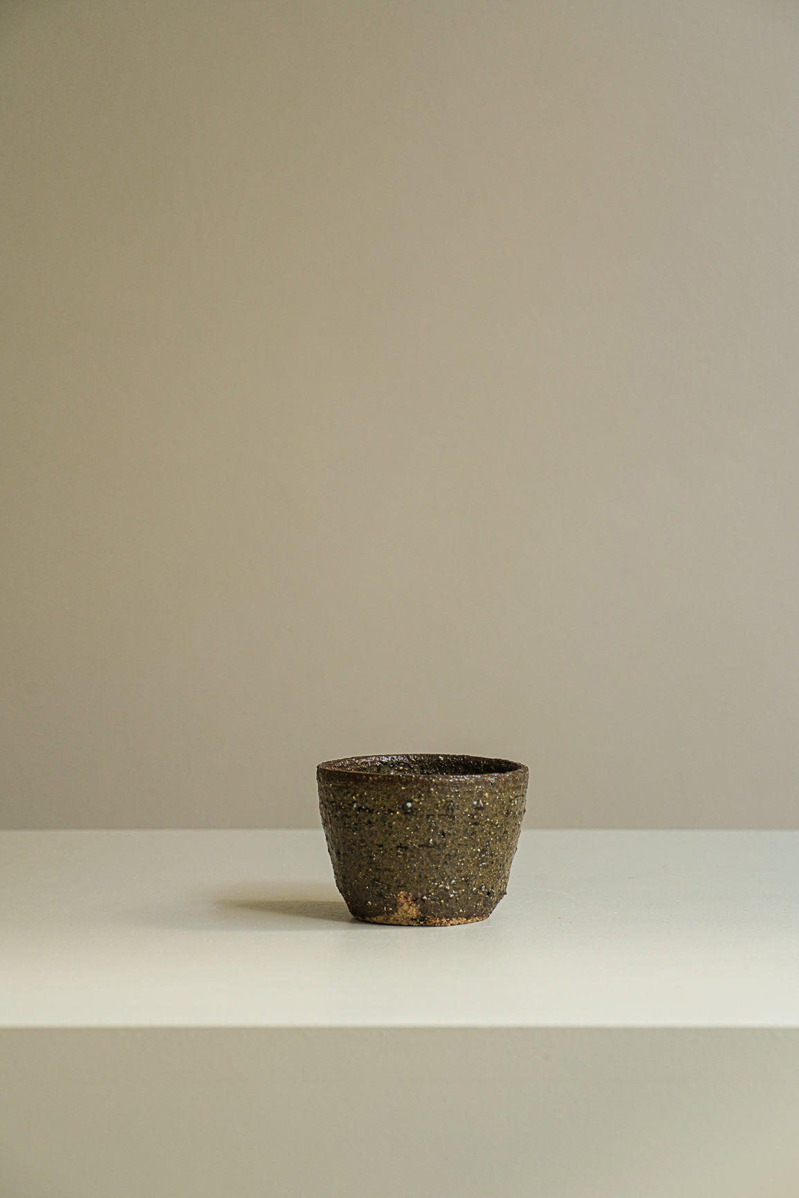 TASSE EN GRÈS SAUVAGE