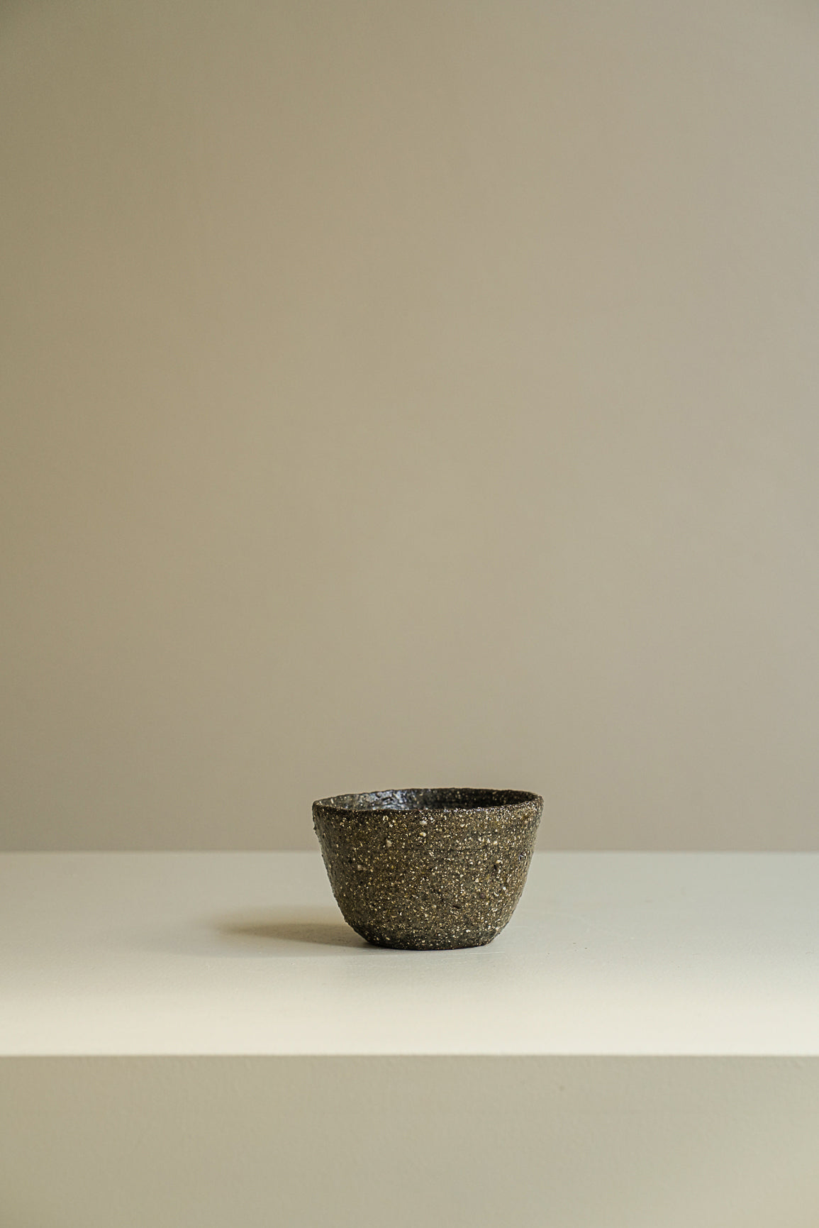 TASSE EN GRÈS SAUVAGE