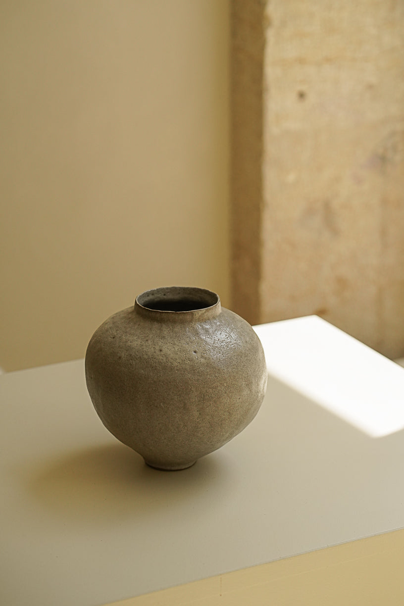 Granite Vase 04