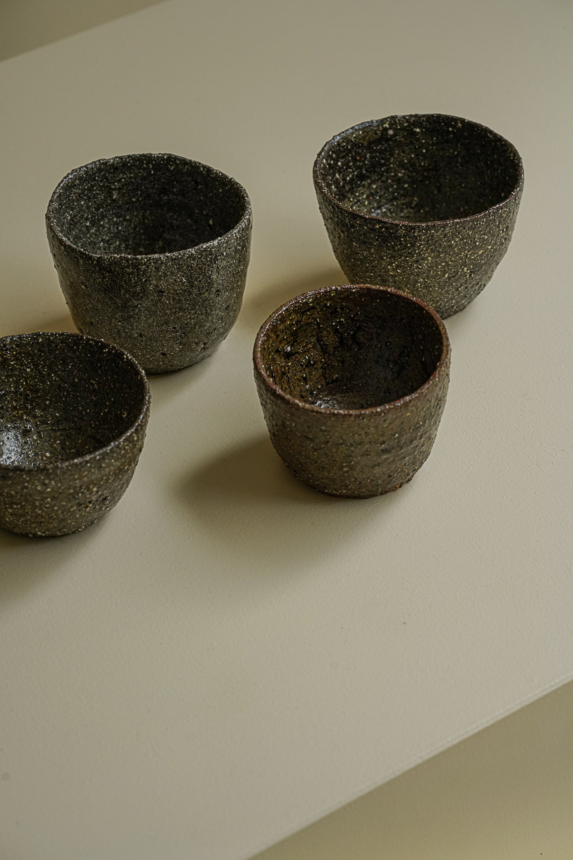 TASSE EN GRÈS SAUVAGE