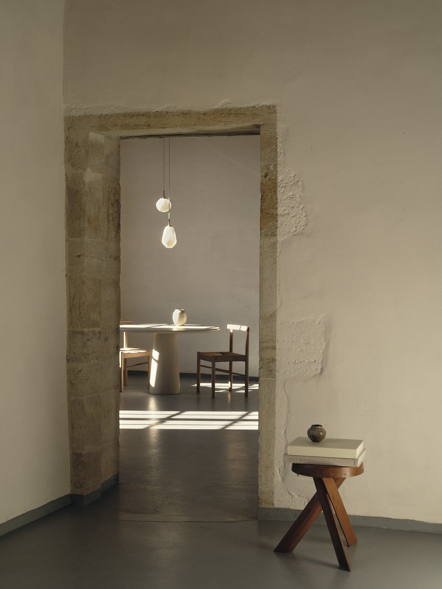 Donoma Table