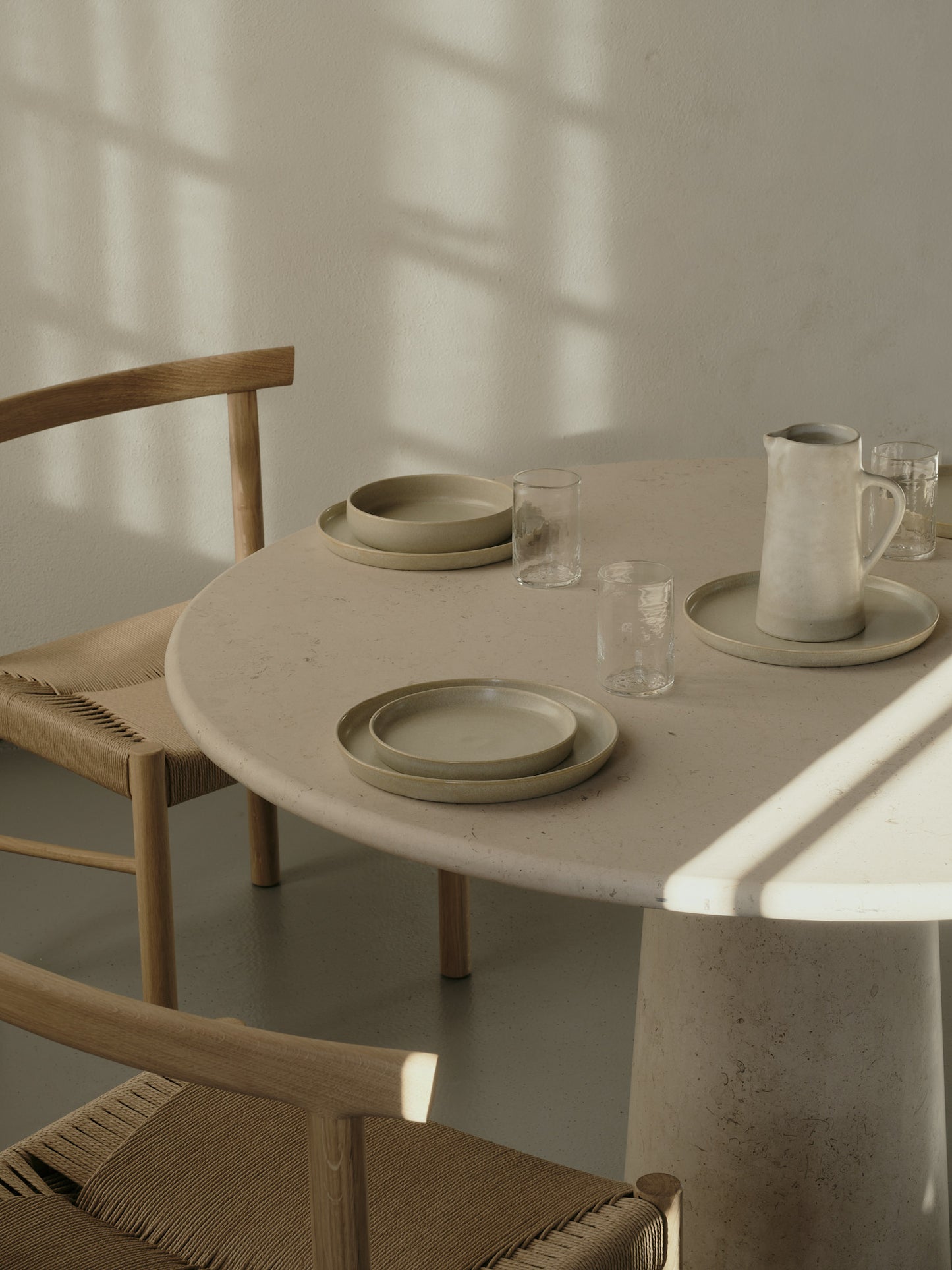 Donoma Table
