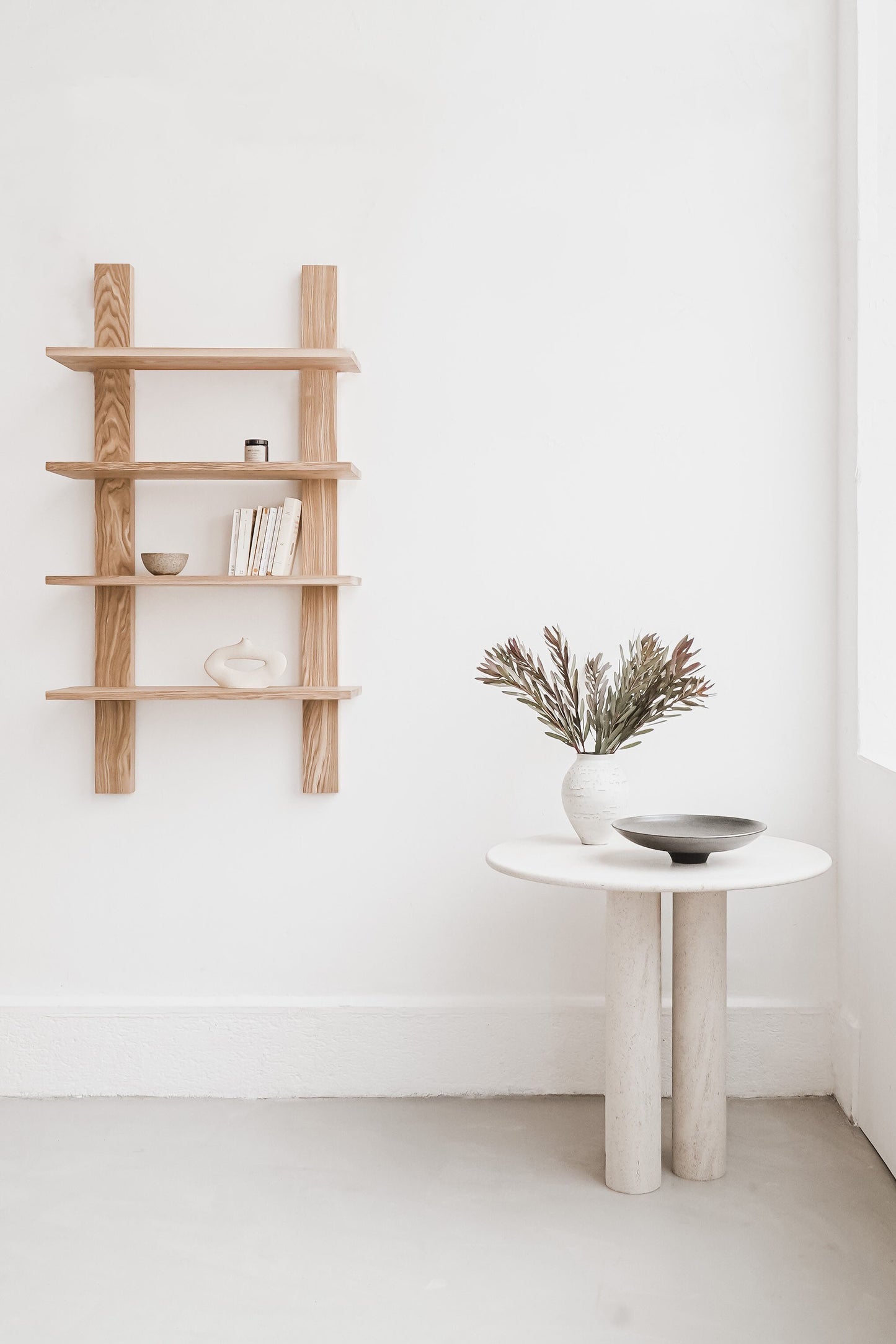 Yunuen pedestal table