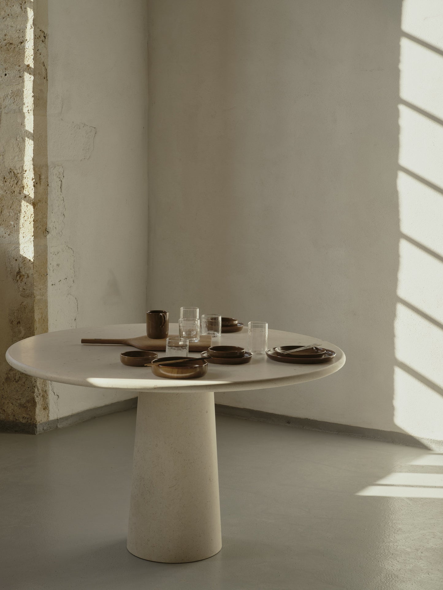 Donoma Table