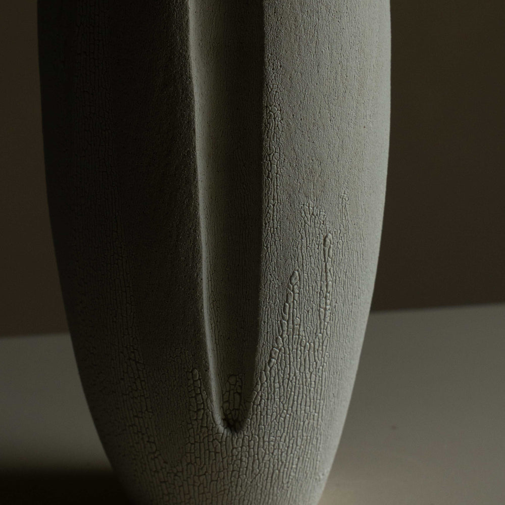 
                      
                        Vase Haut multi-facettes
                      
                    