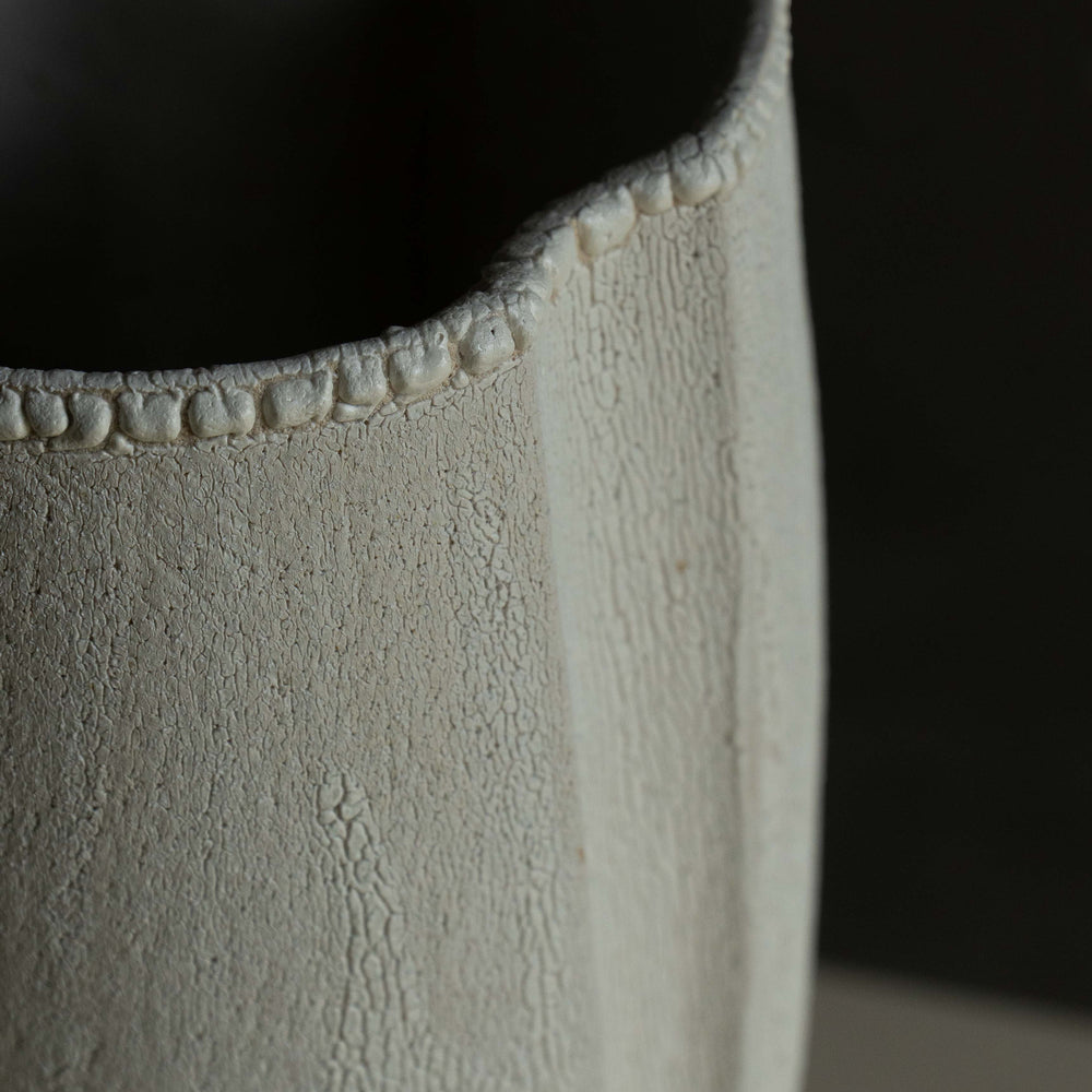 
                      
                        Vase Haut multi-facettes
                      
                    