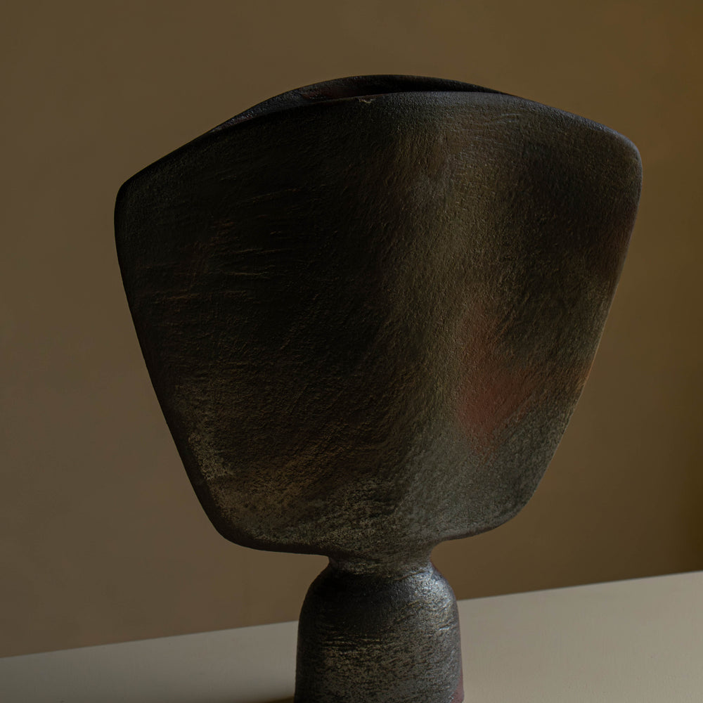 
                      
                        Vase Danaïde grès cuisson bois
                      
                    