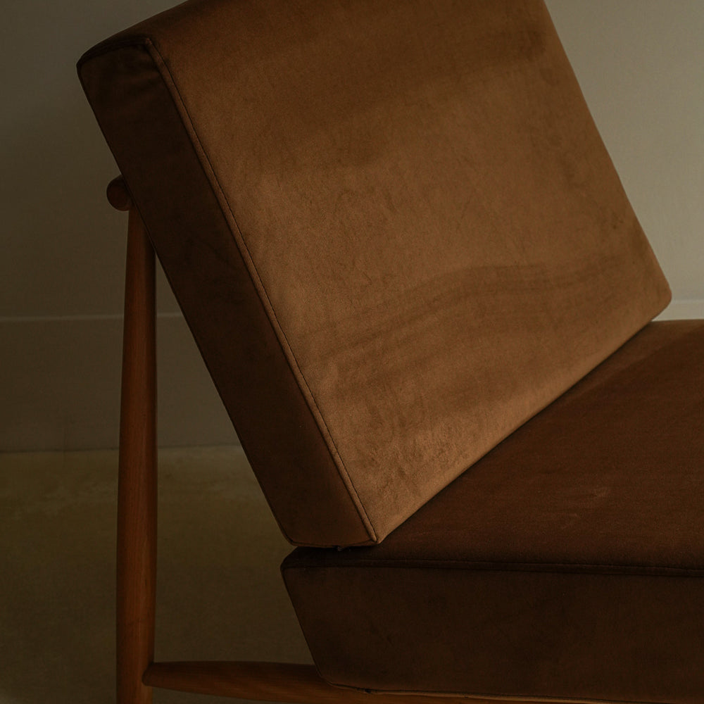 
                      
                        FAUTEUIL "DOMUS"
                      
                    