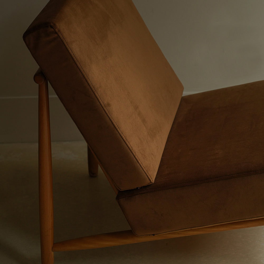 
                      
                        FAUTEUIL "DOMUS"
                      
                    