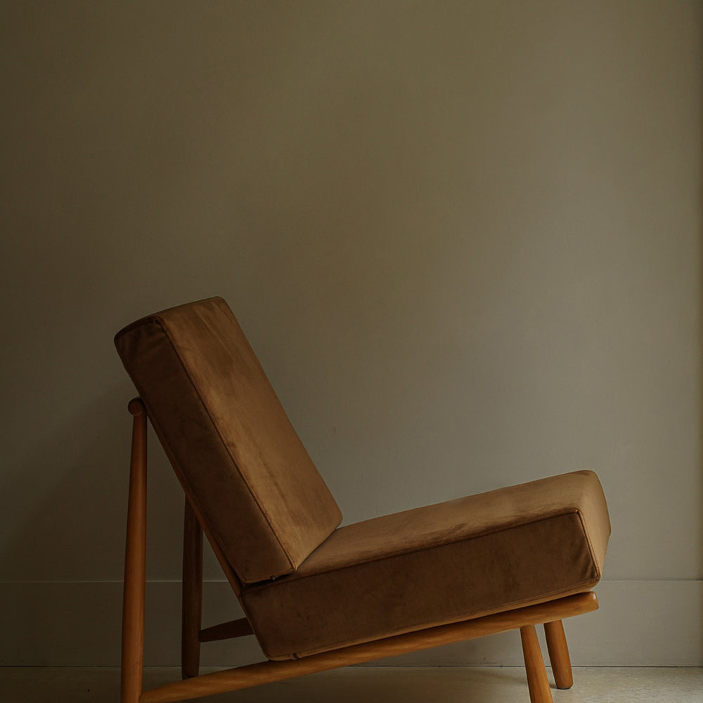 
                      
                        FAUTEUIL "DOMUS"
                      
                    