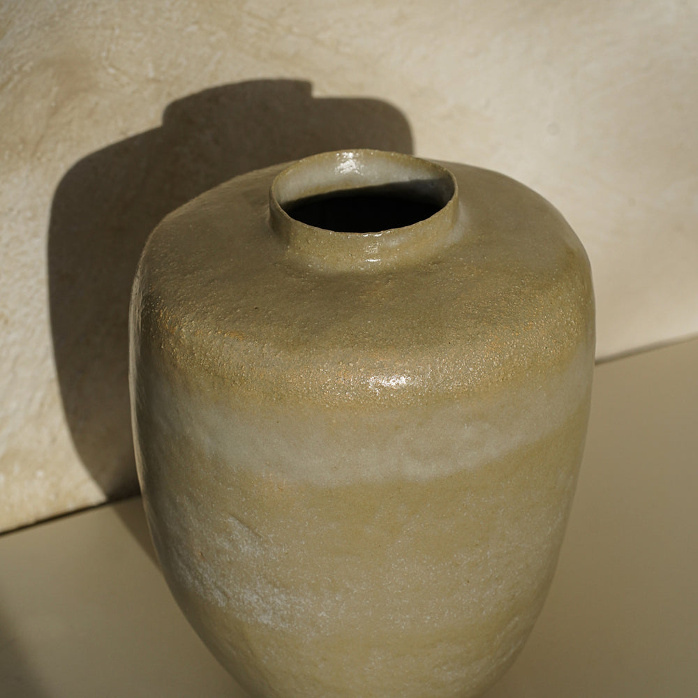 
                      
                        VASE OCHRE 4
                      
                    