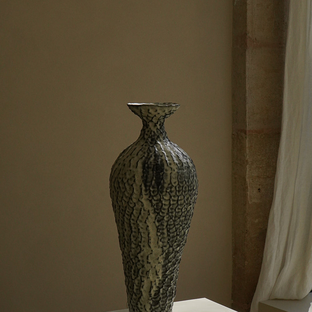 
                      
                        VASE I
                      
                    