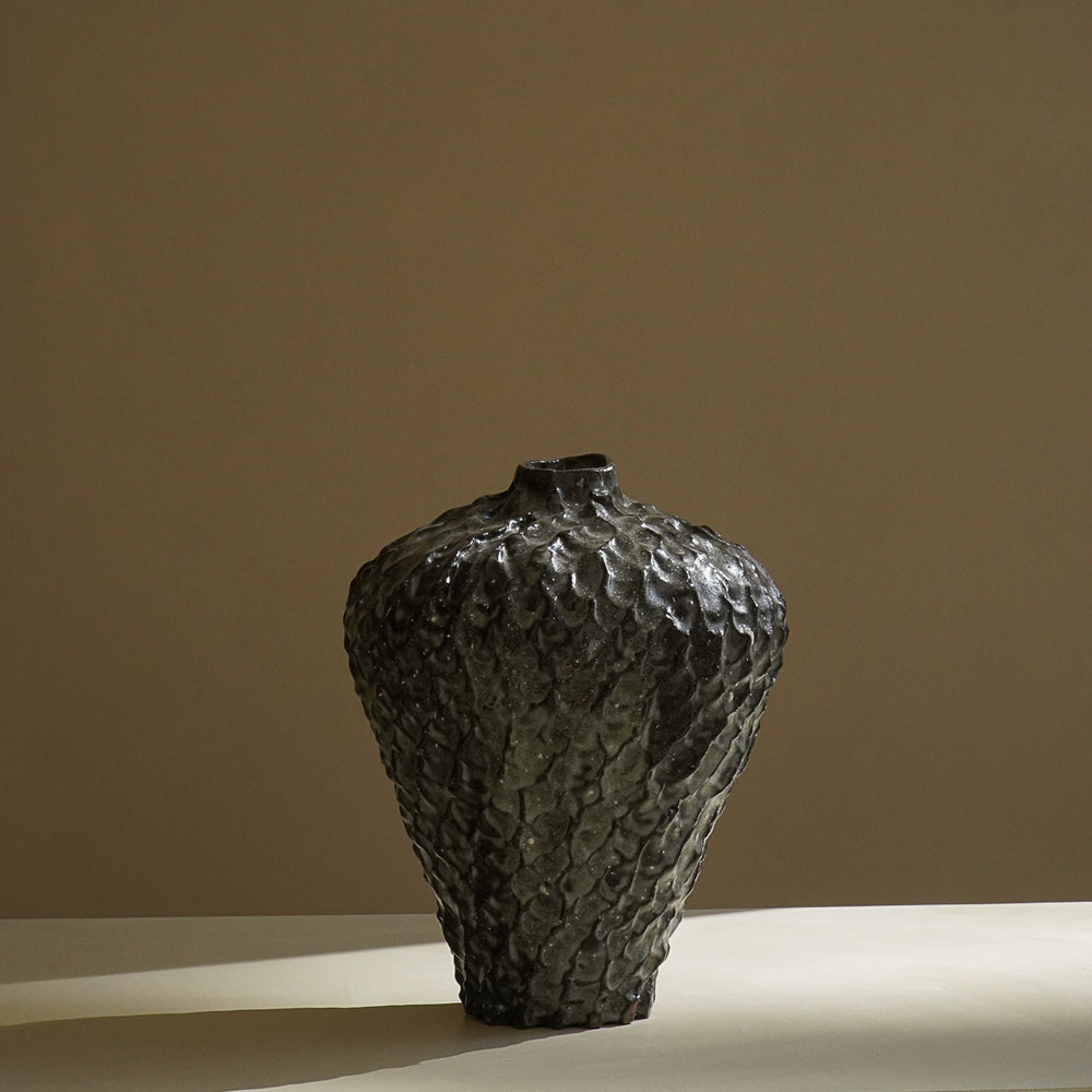 
                      
                        VASE IV
                      
                    