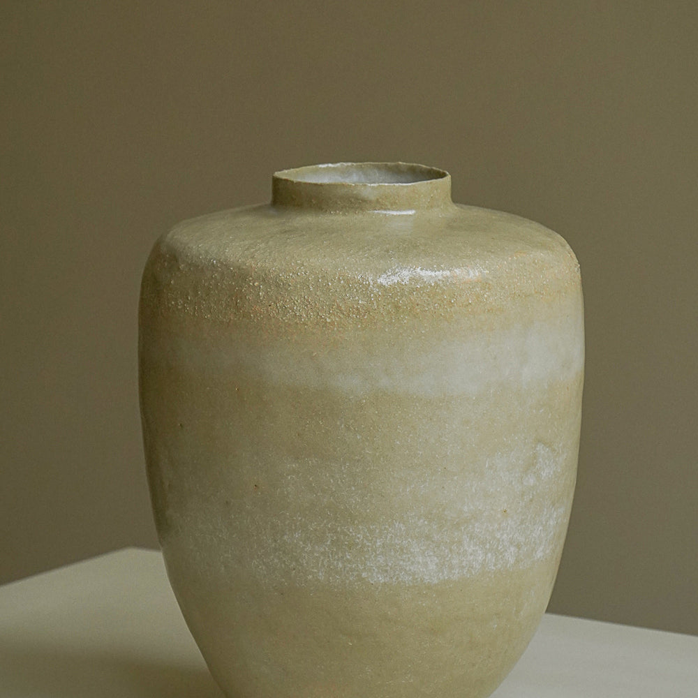 
                      
                        VASE OCHRE 4
                      
                    