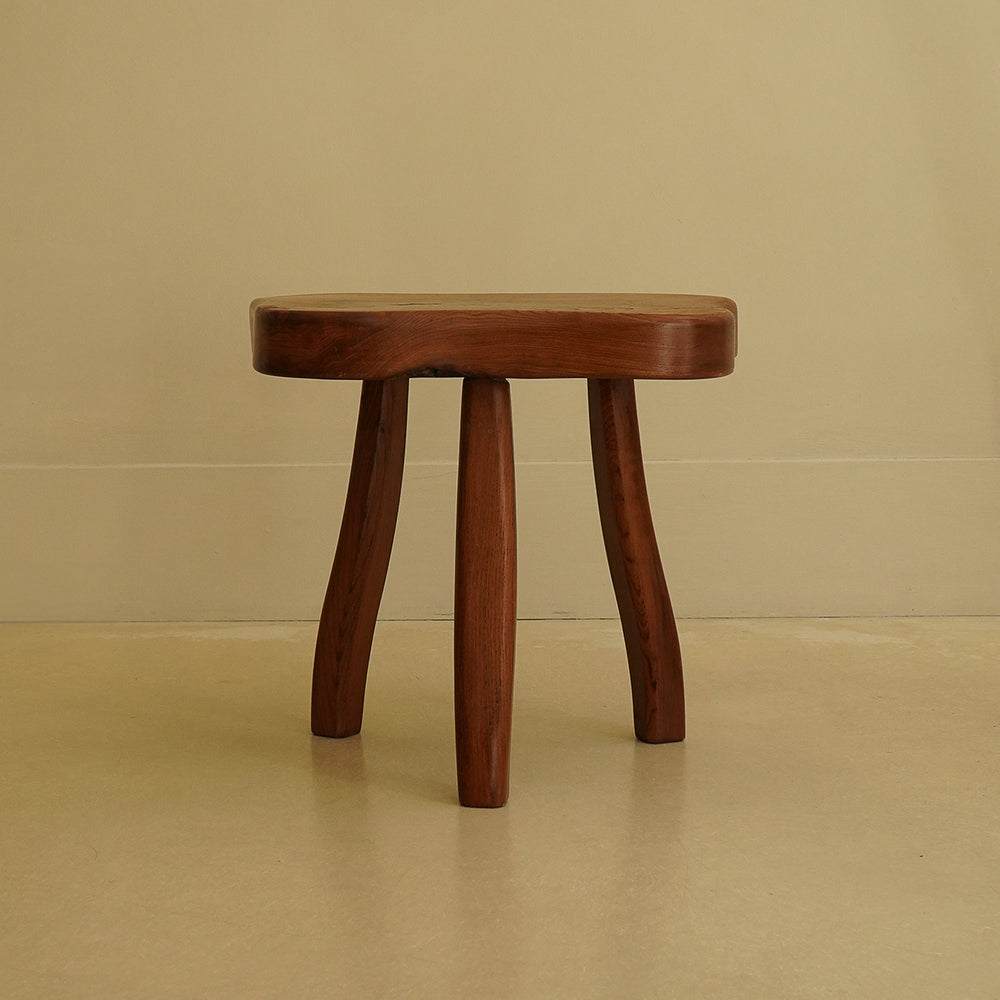 
                      
                        TABOURET BRUTALISTE ORME
                      
                    