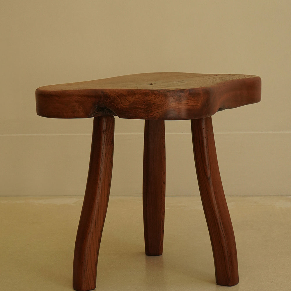 
                      
                        TABOURET BRUTALISTE ORME
                      
                    