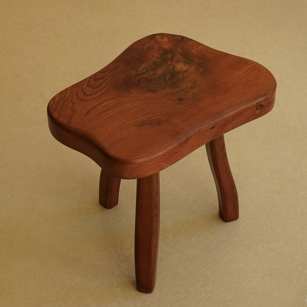 
                      
                        TABOURET BRUTALISTE ORME
                      
                    