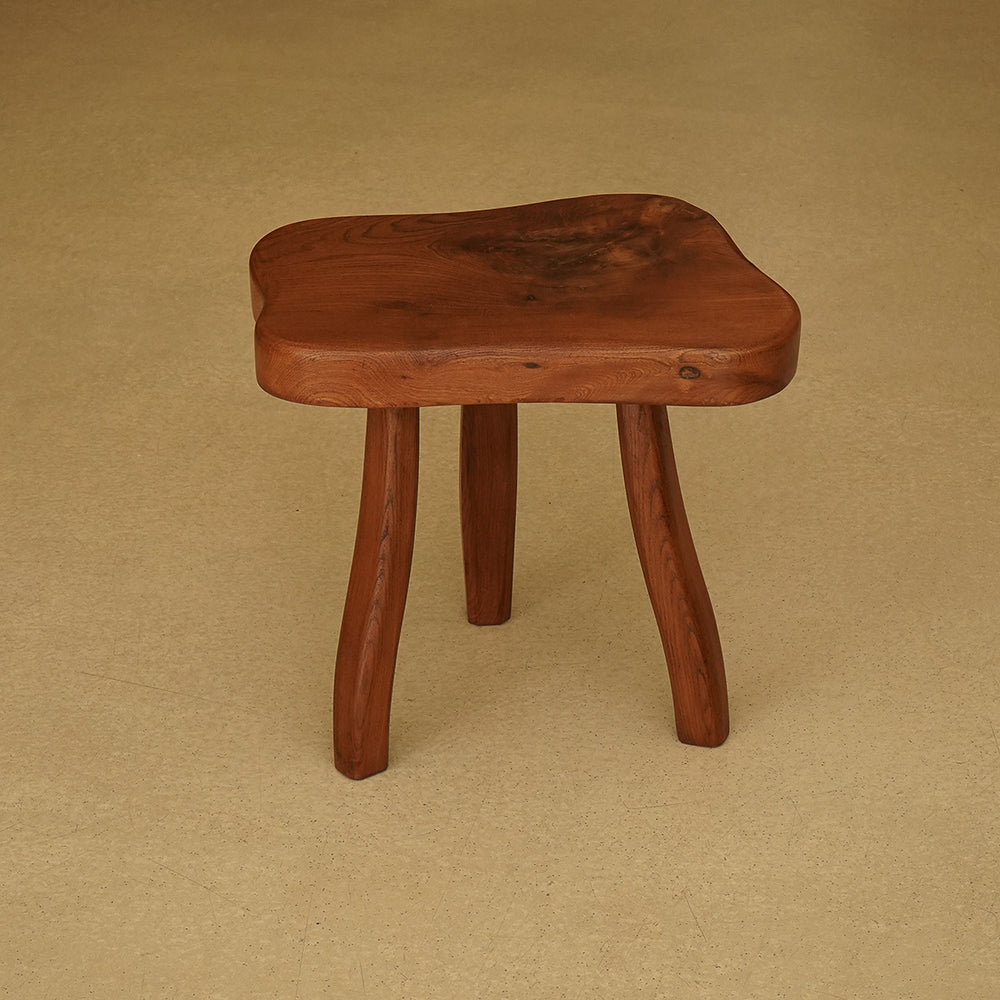 
                      
                        TABOURET BRUTALISTE ORME
                      
                    