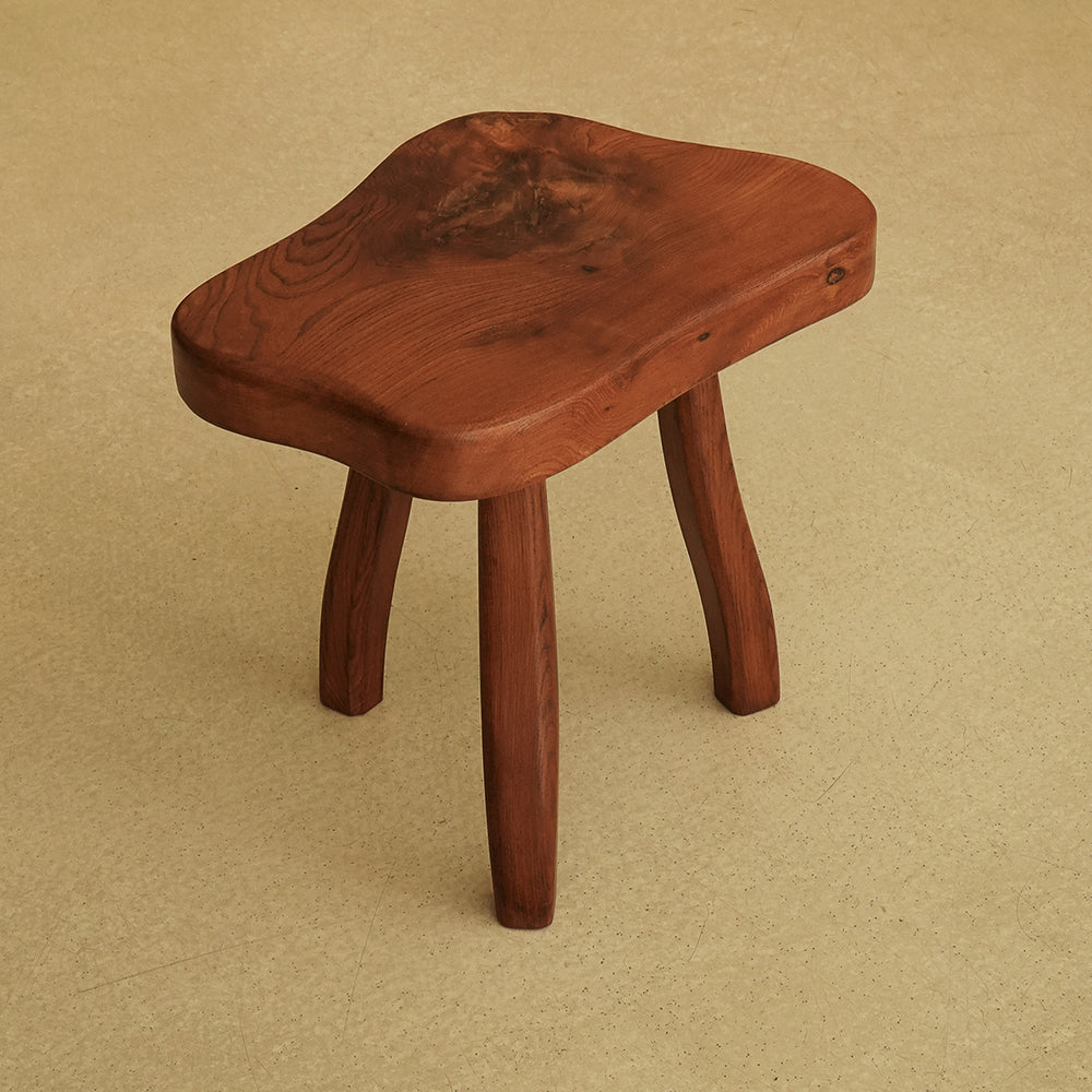 
                      
                        TABOURET BRUTALISTE ORME
                      
                    