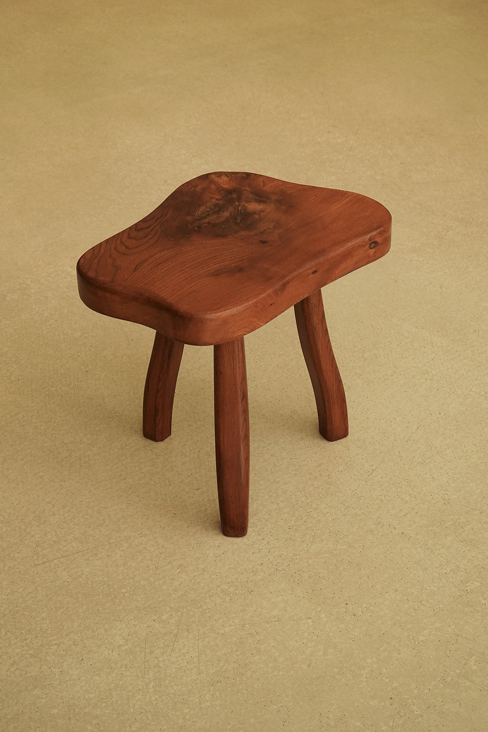 TABOURET BRUTALISTE ORME