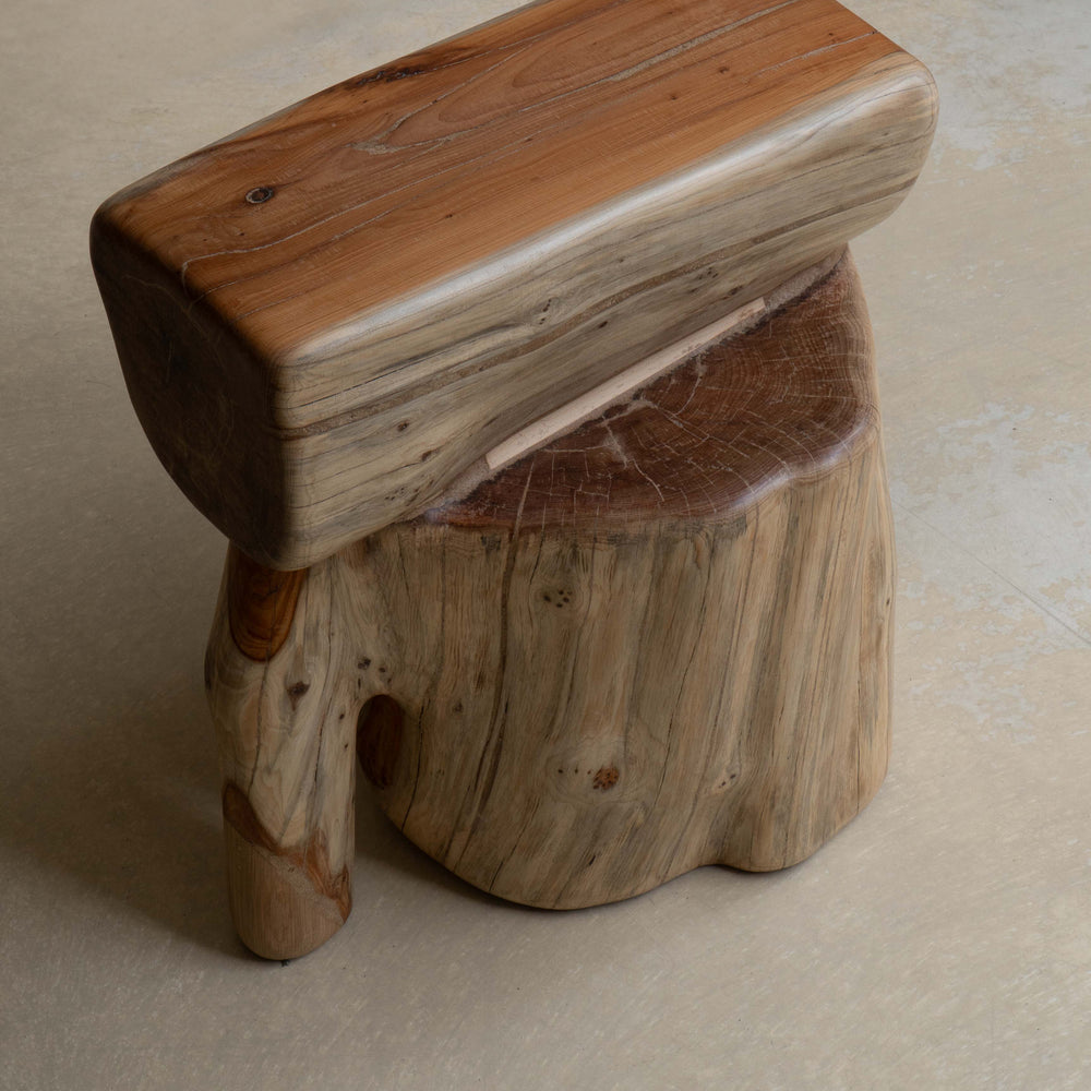 
                      
                        R1224 Tabouret en bois
                      
                    