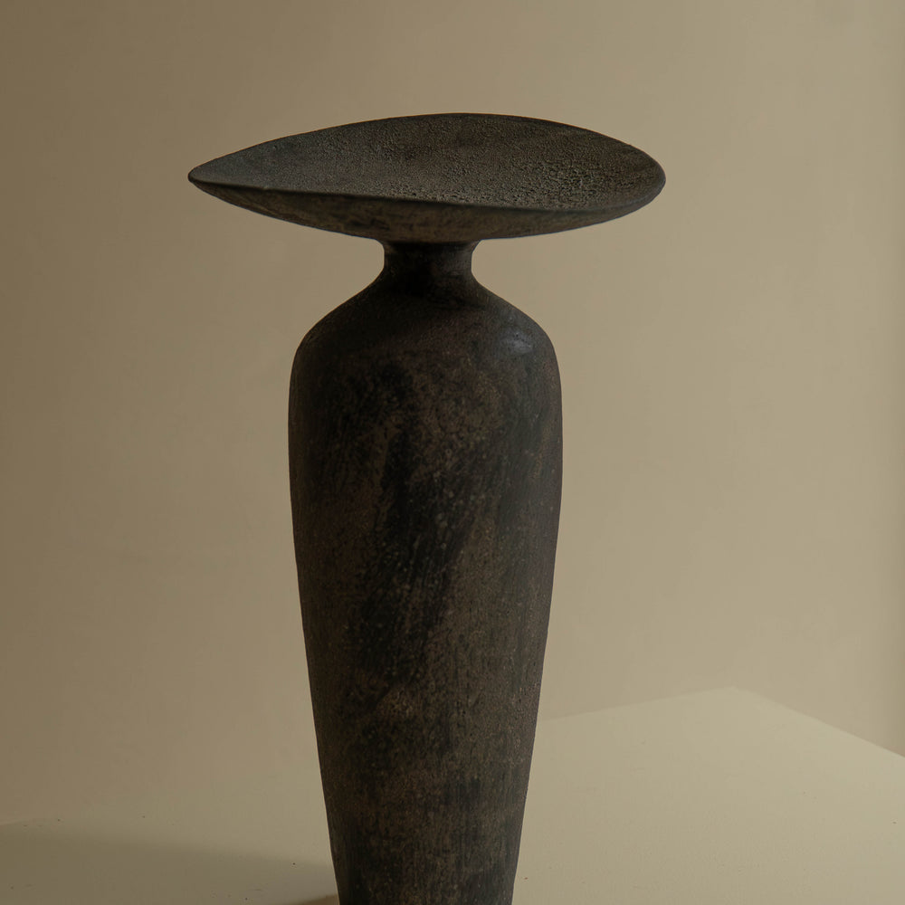 
                      
                        VASE COROLLE CRATÈRE NOIR
                      
                    