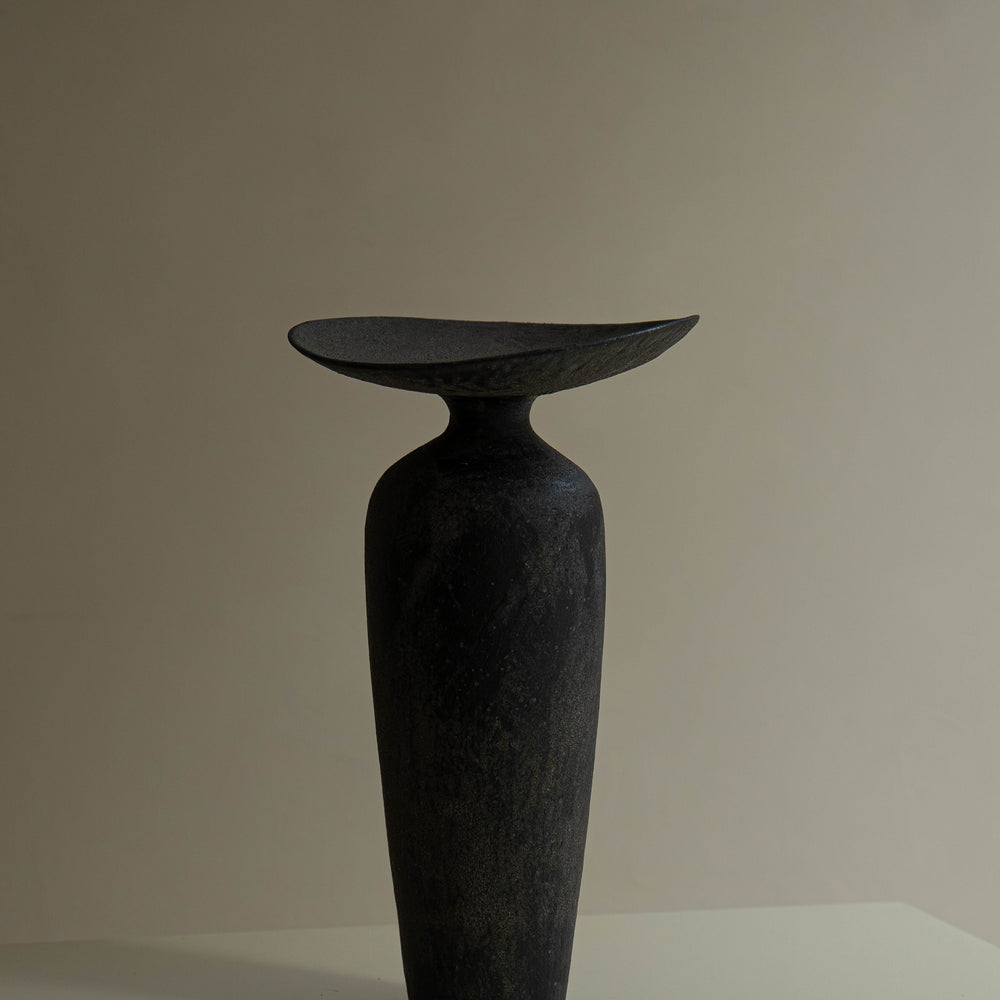 
                      
                        VASE COROLLE CRATÈRE NOIR
                      
                    