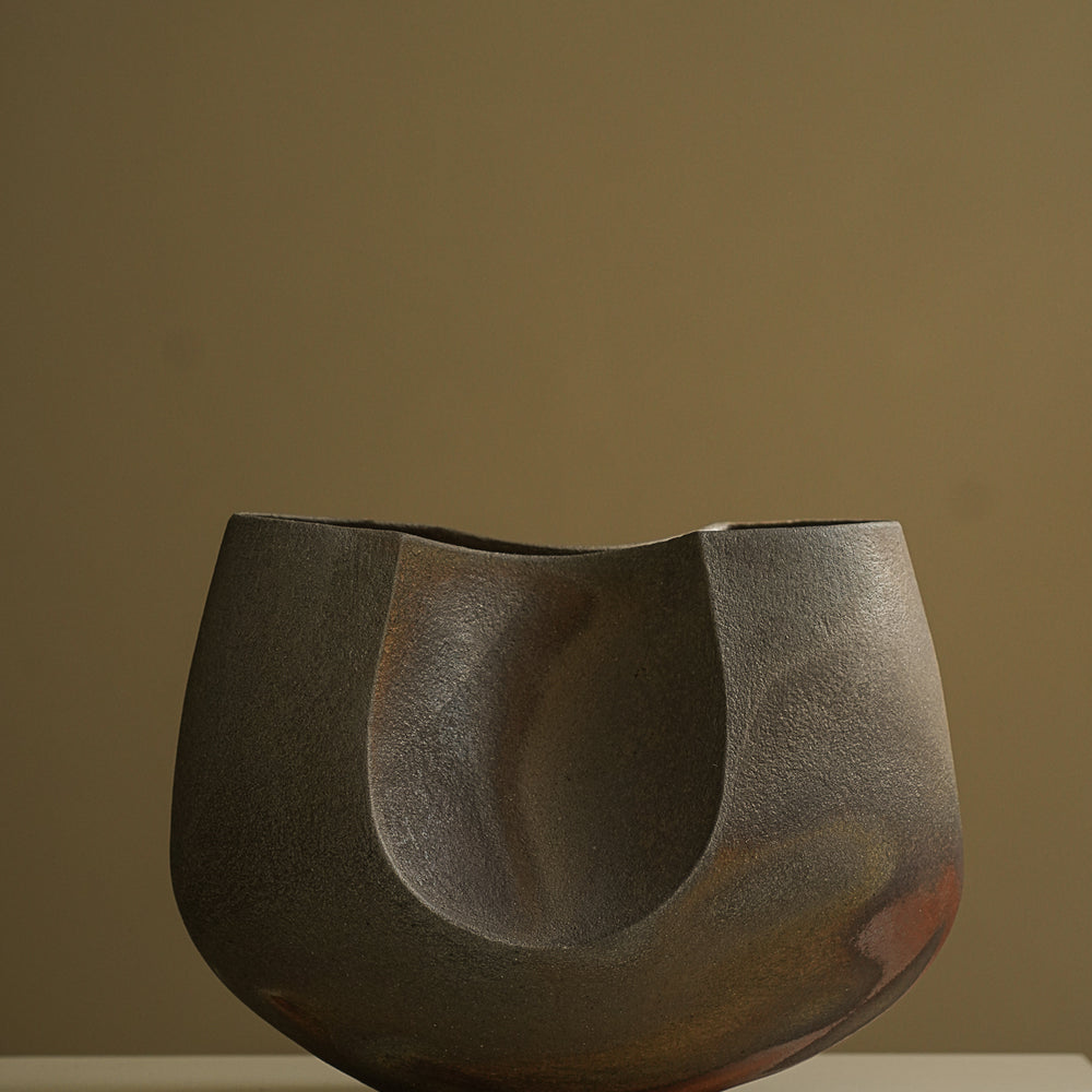 
                      
                        Large wood-fired vase
                      
                    