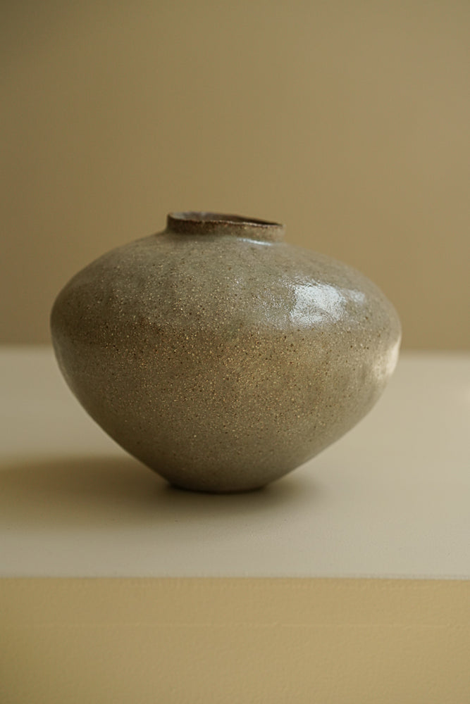 
                      
                        Granite Vase 02
                      
                    