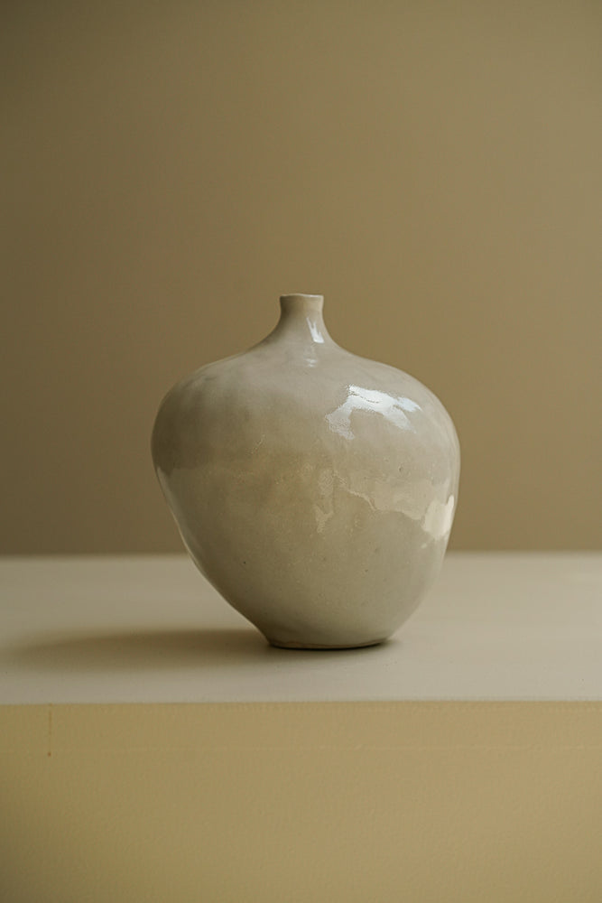 
                      
                        VASE MILK 57
                      
                    